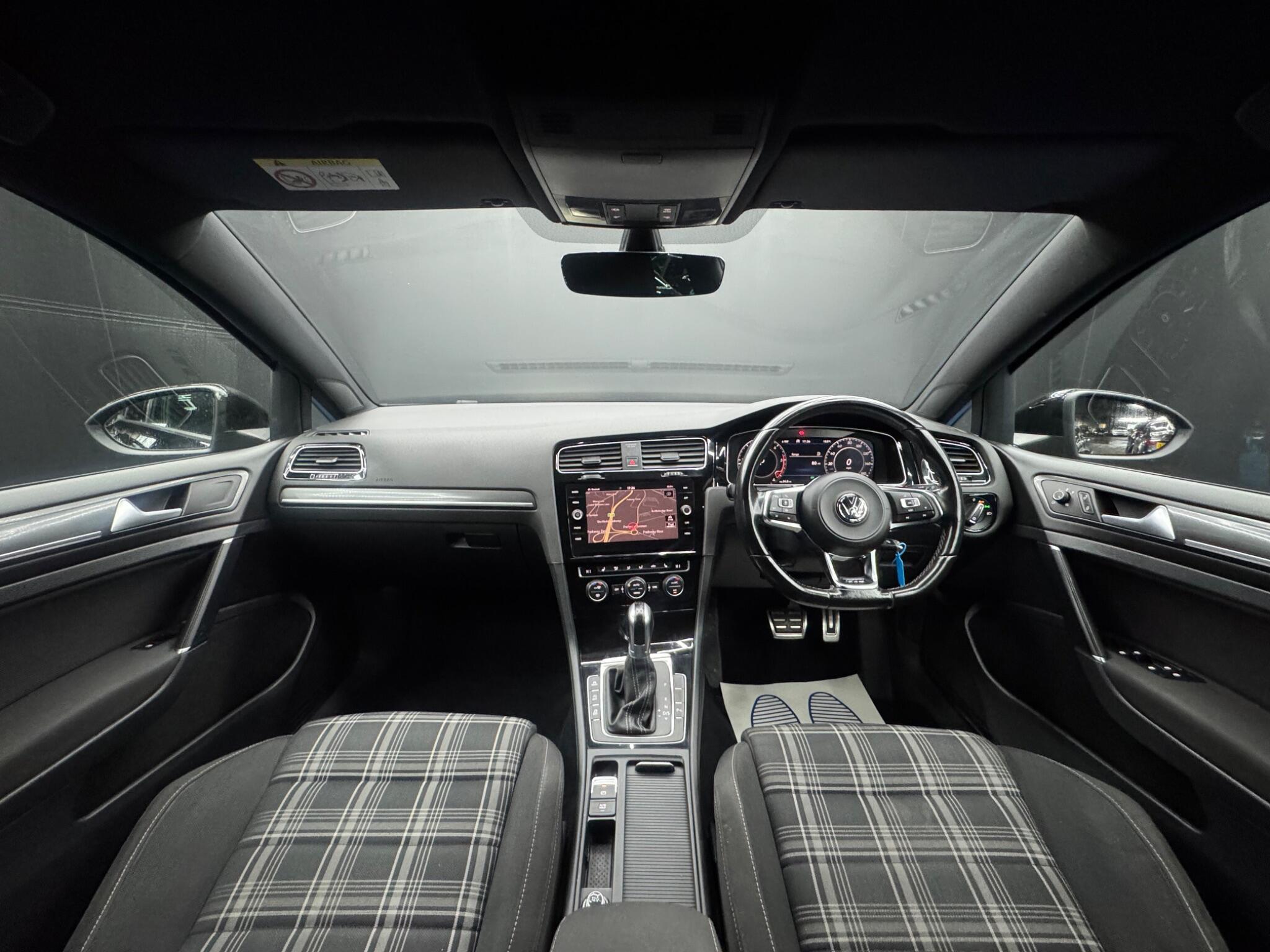 Volkswagen Golf - Image 16