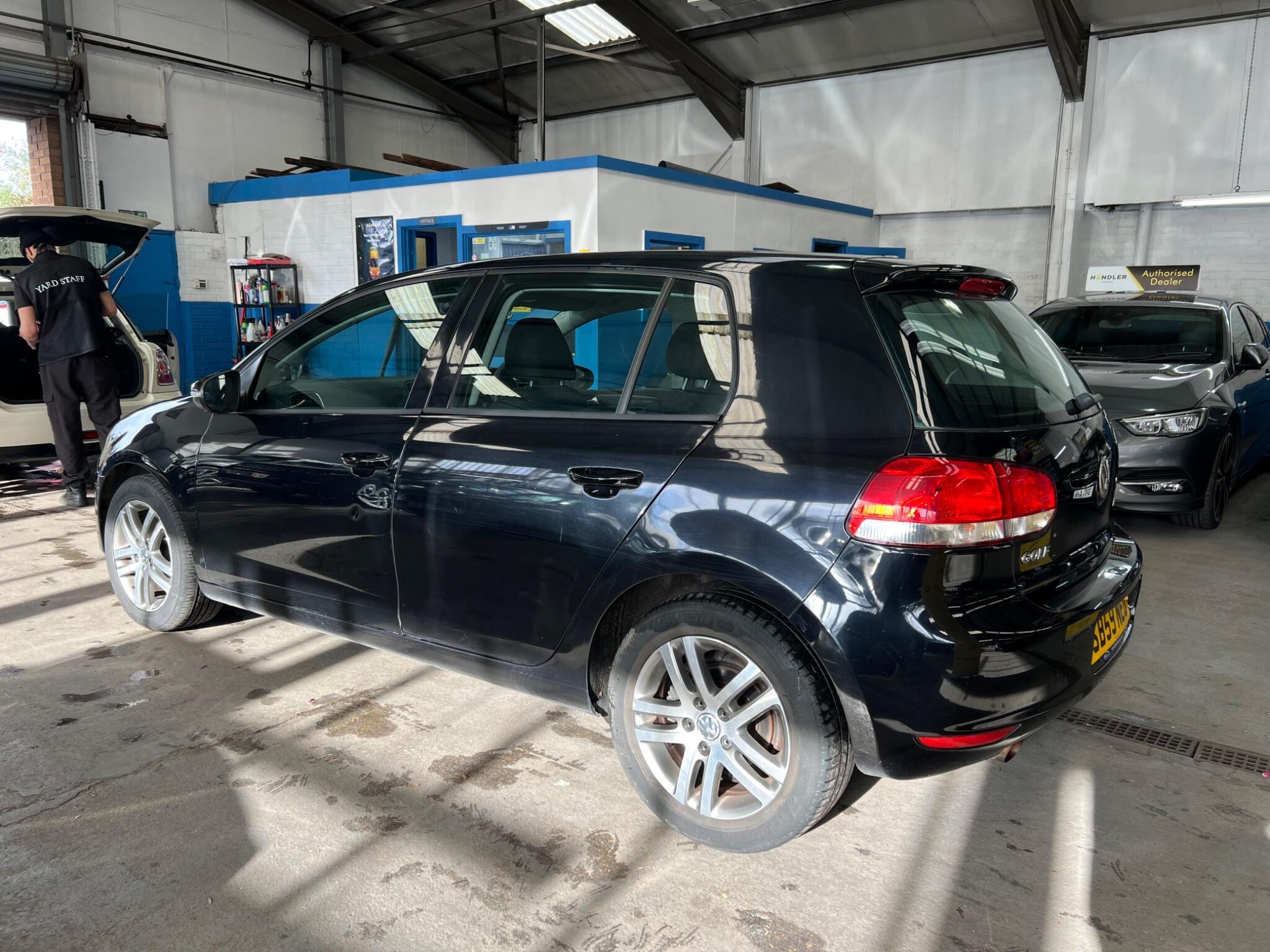 Volkswagen Golf - Image 4