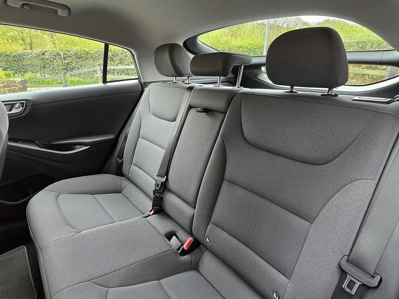 Hyundai Ioniq - Image 9