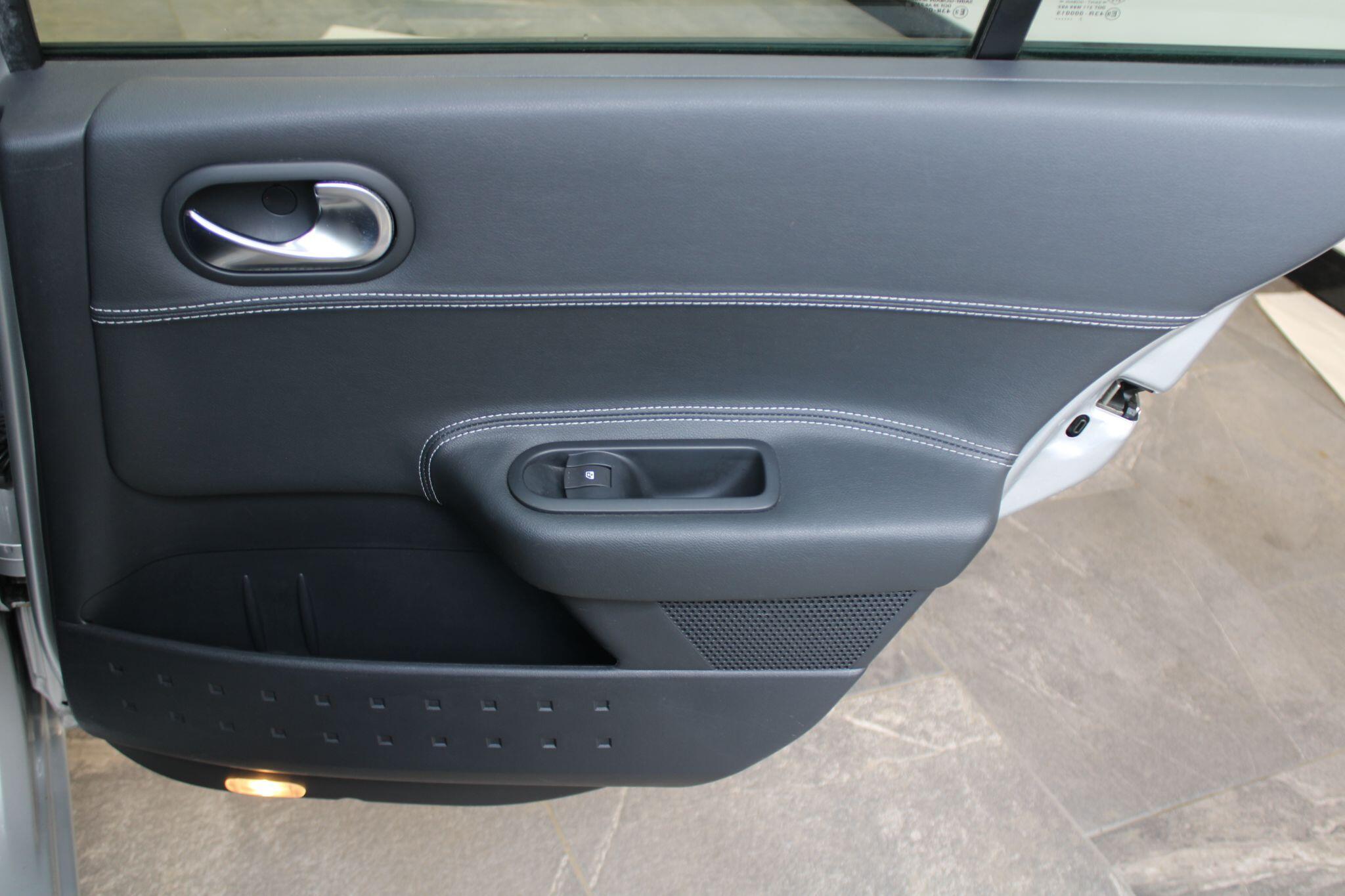 Renault Megane - Image 48