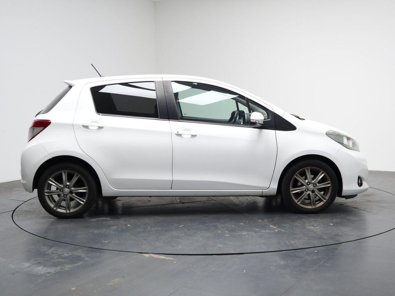 Toyota Yaris - Image 14