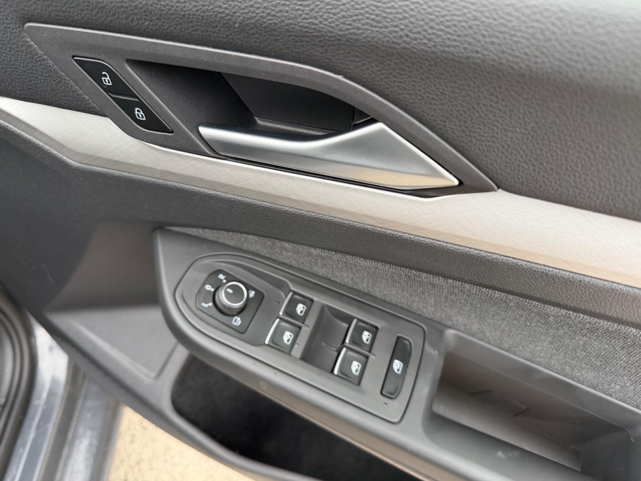 Volkswagen Golf - Image 17