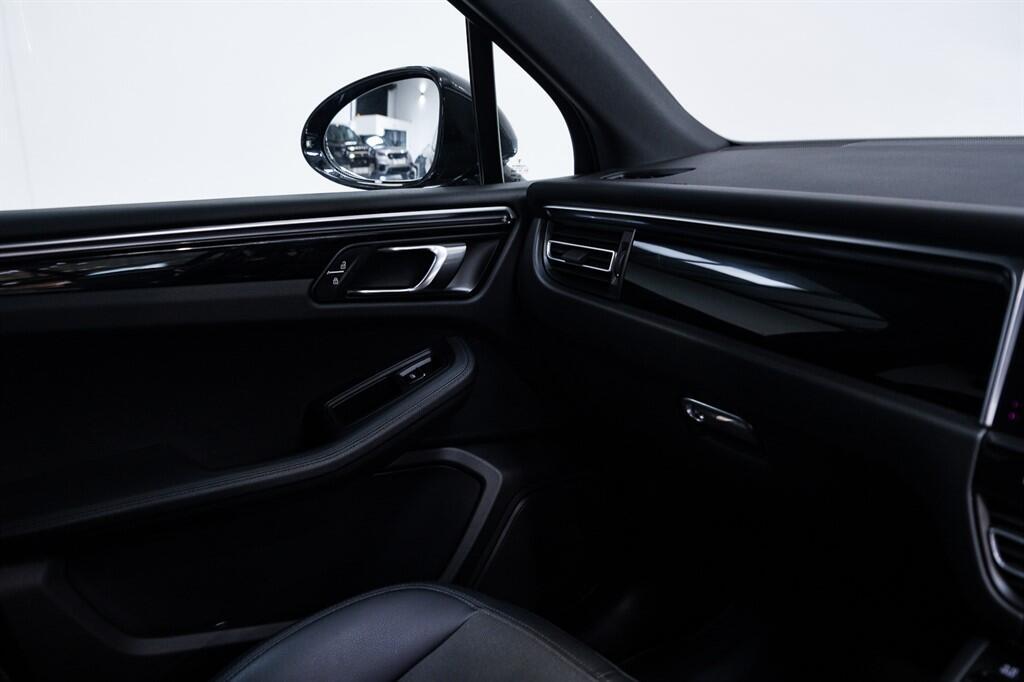Porsche Macan - Image 17