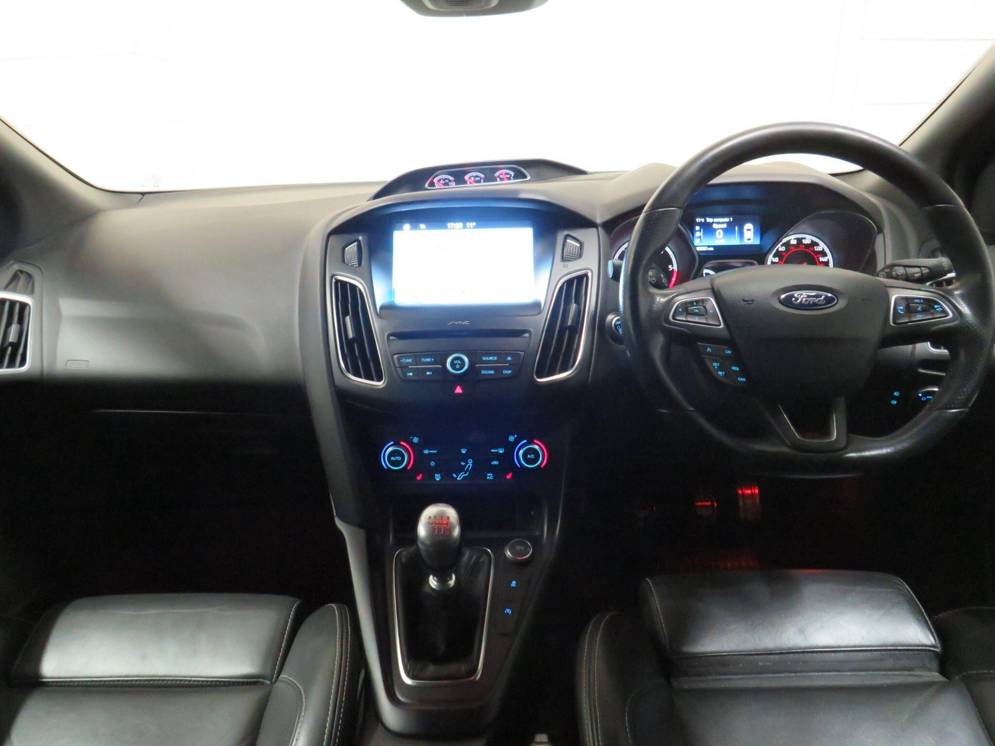 Ford Focus - Image 13