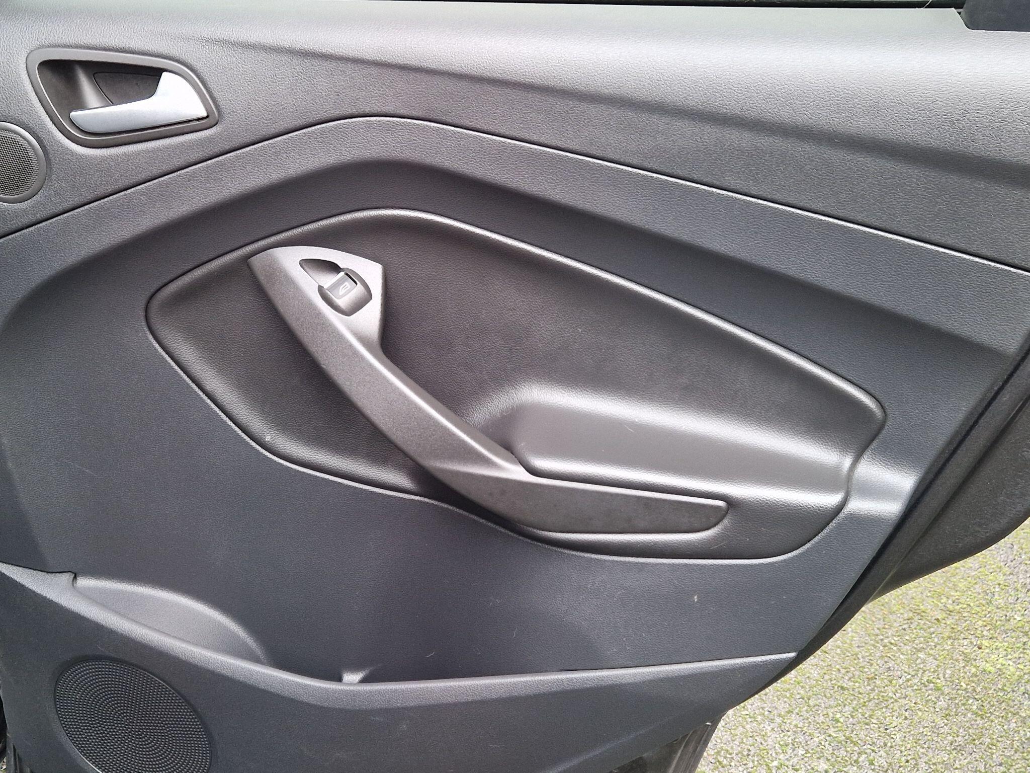 Ford Kuga - Image 30