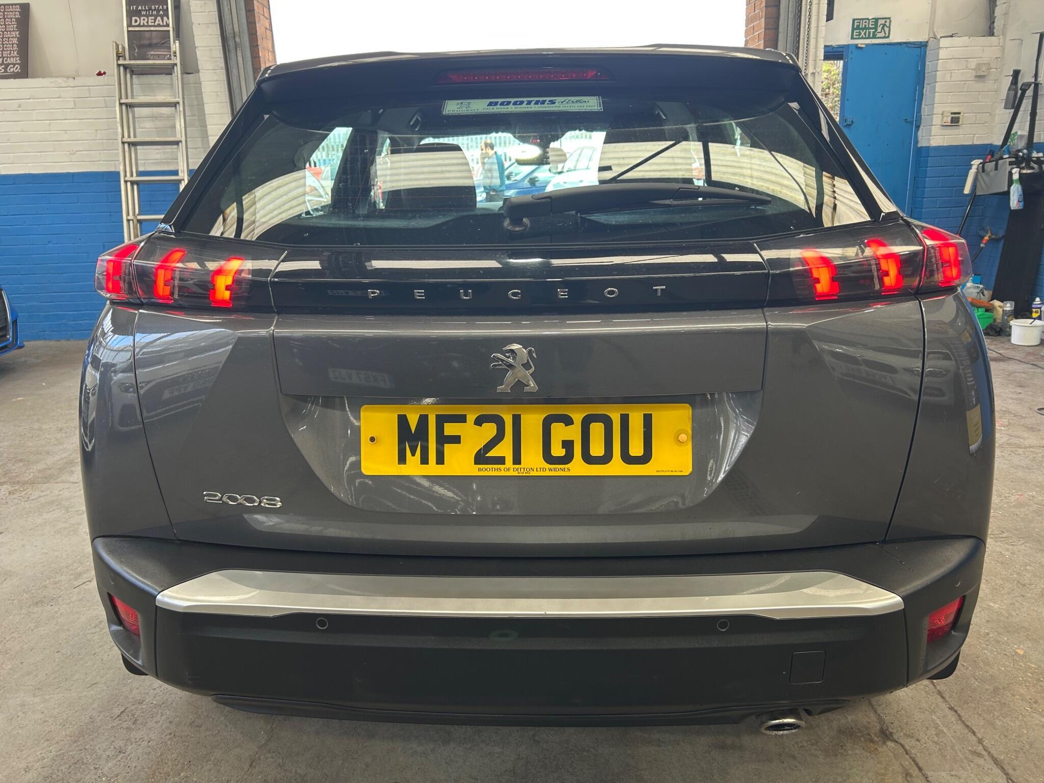 Peugeot 2008 - Image 6