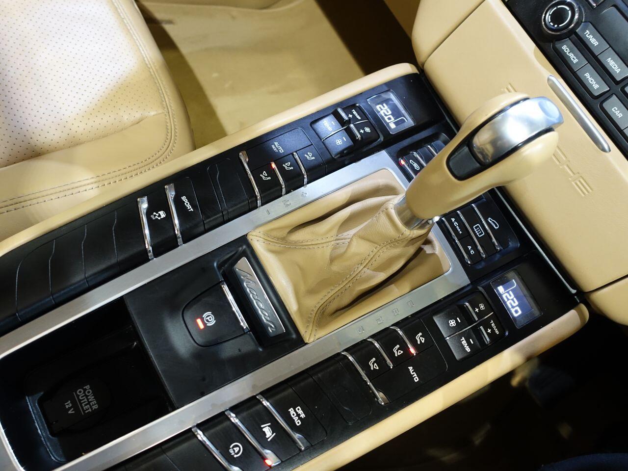 Porsche Macan - Image 32