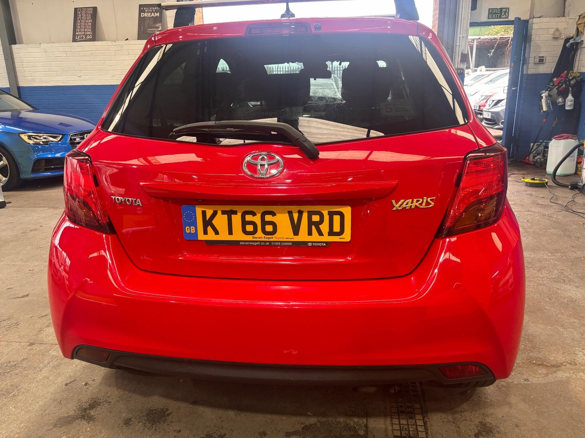 Toyota Yaris - Image 8