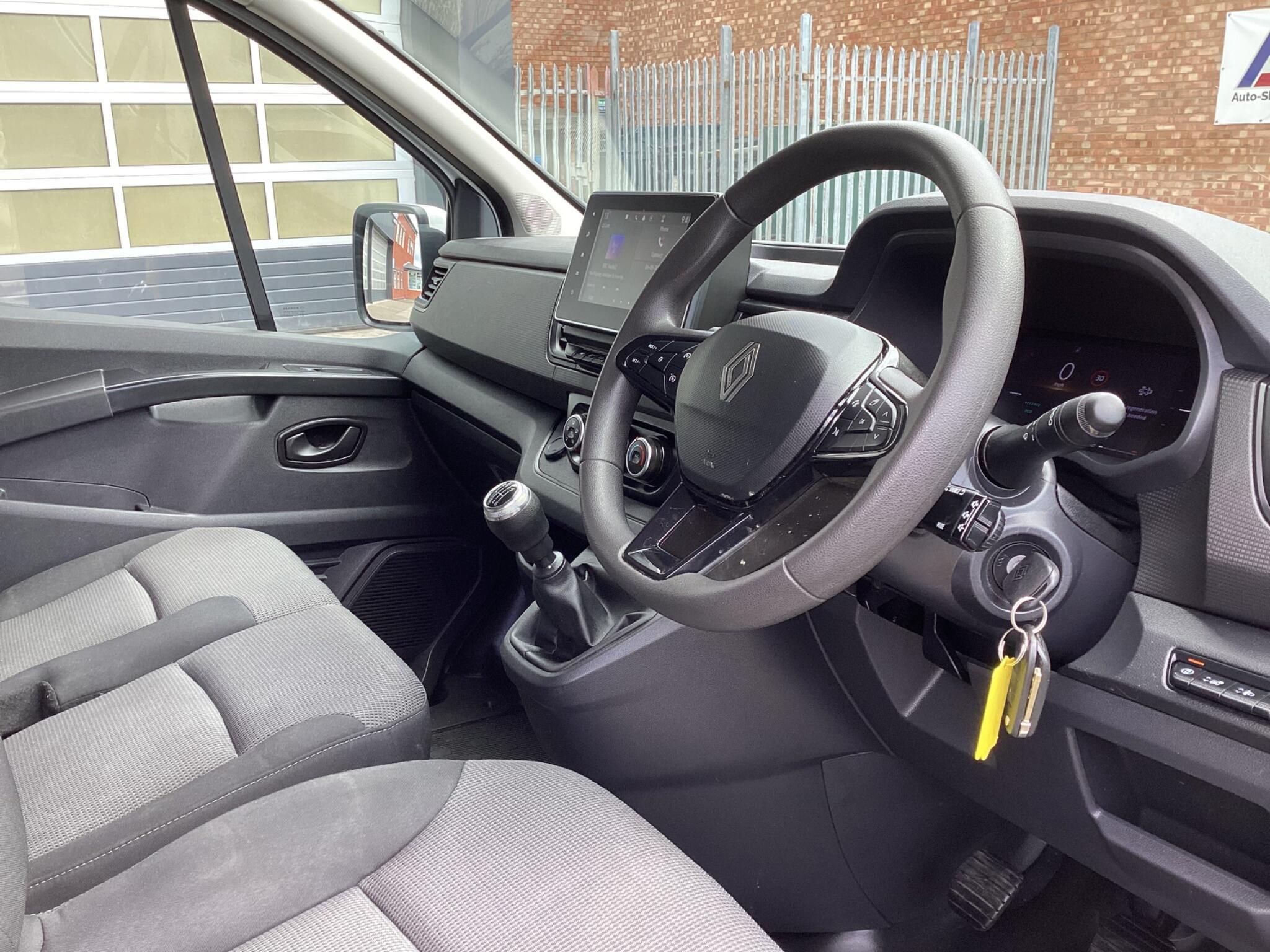 Renault Trafic - Image 20