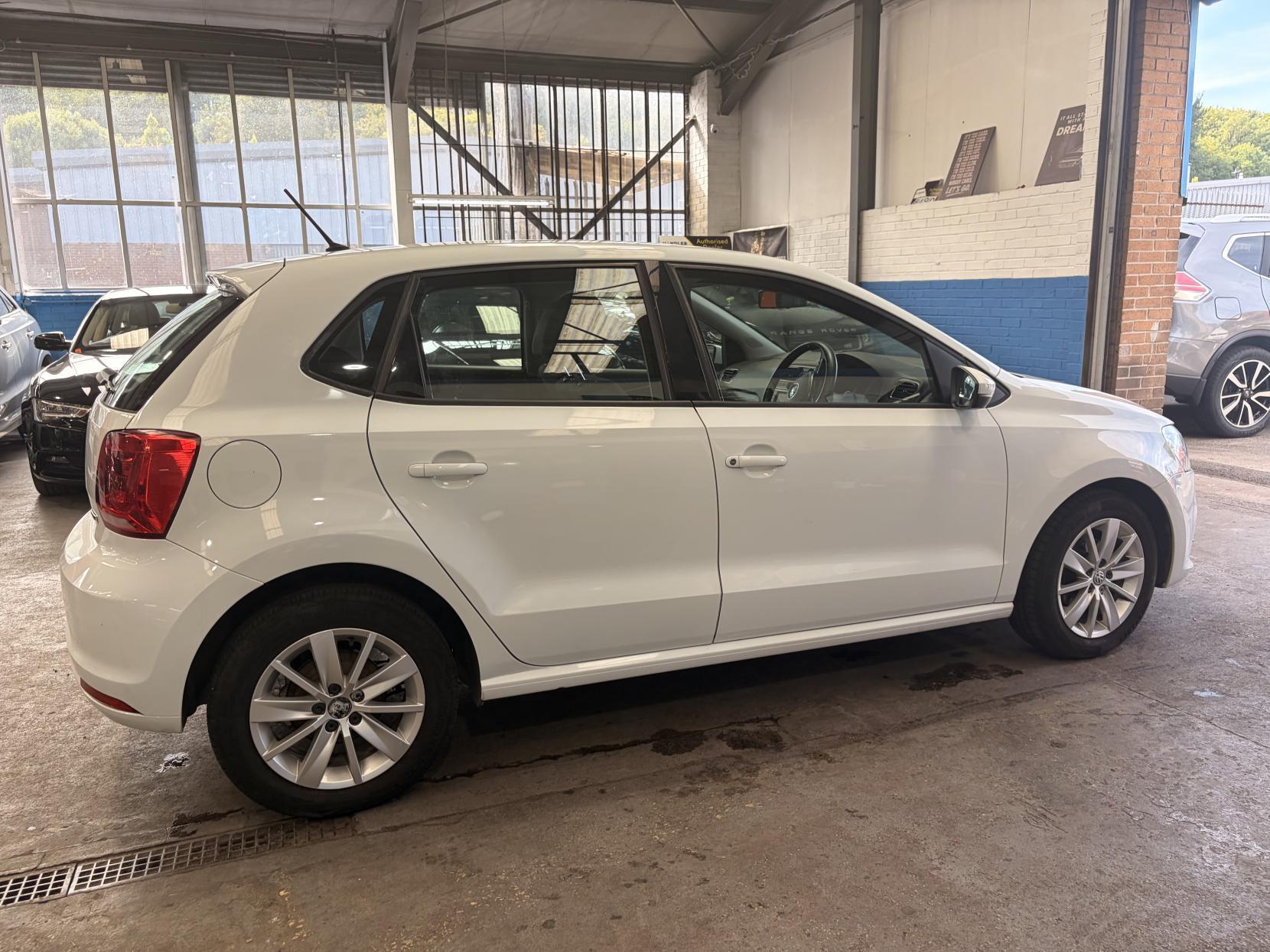 Volkswagen Polo - Image 8