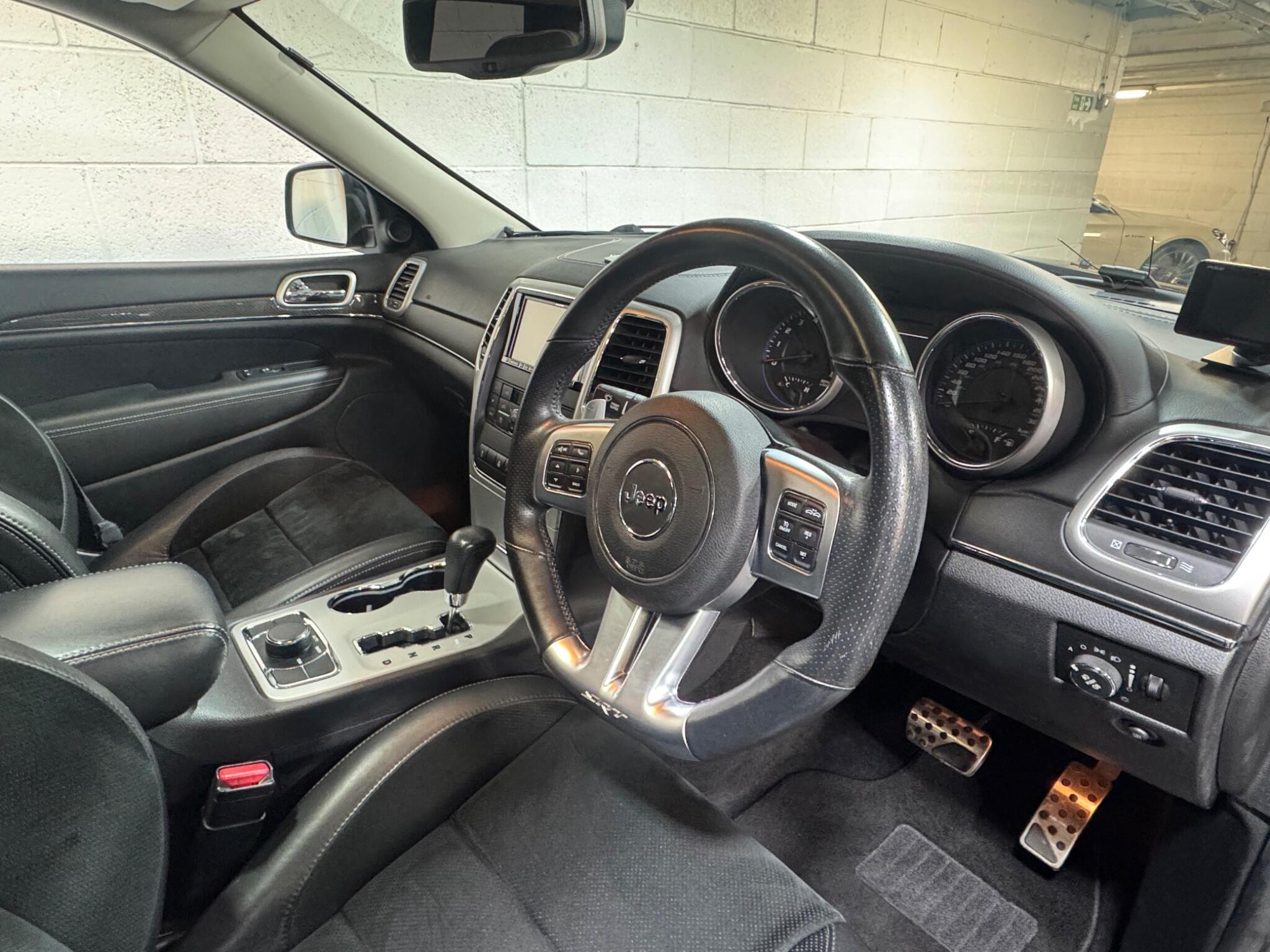 Jeep Grand Cherokee - Image 9