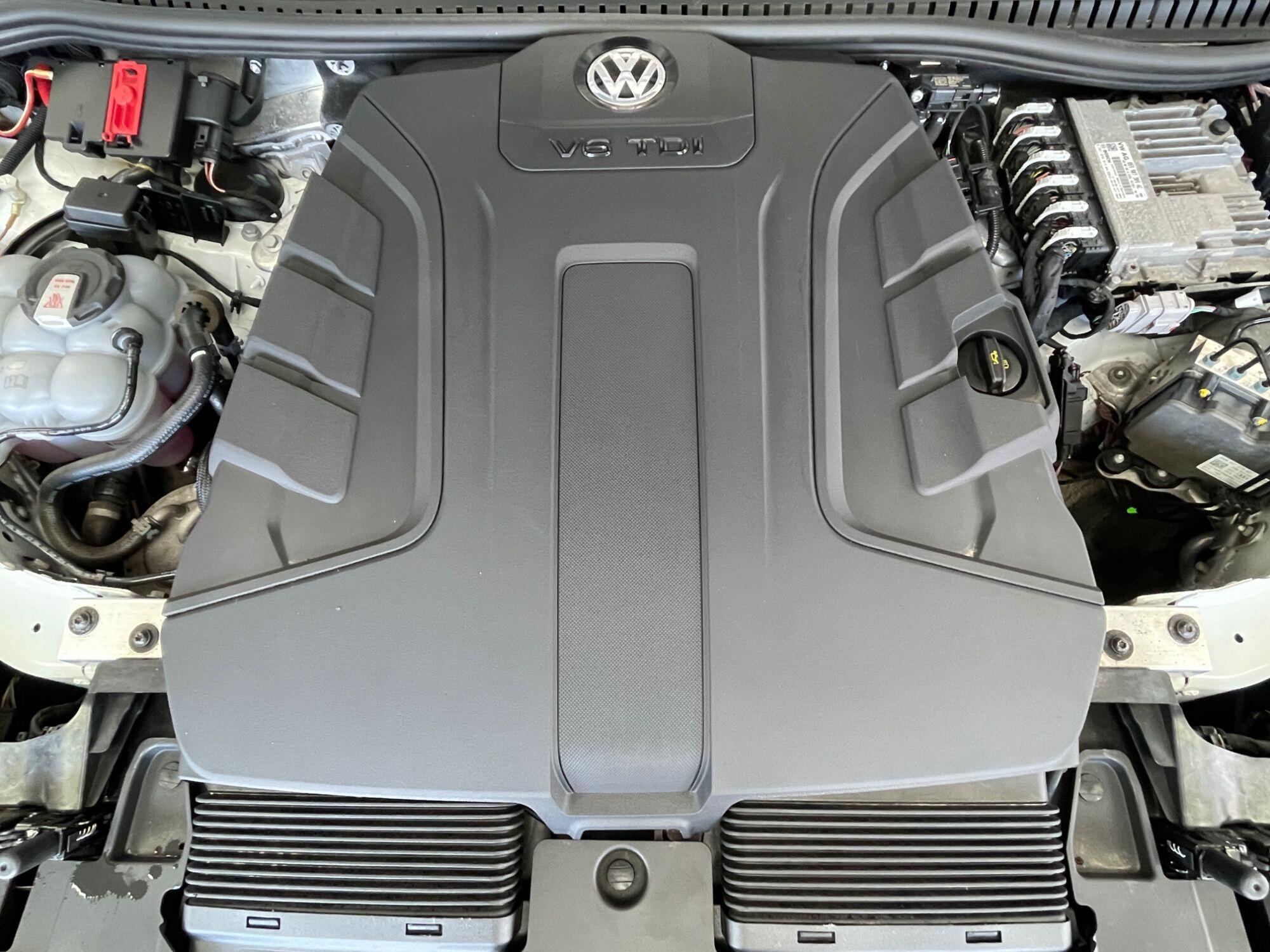 Volkswagen Touareg - Image 19