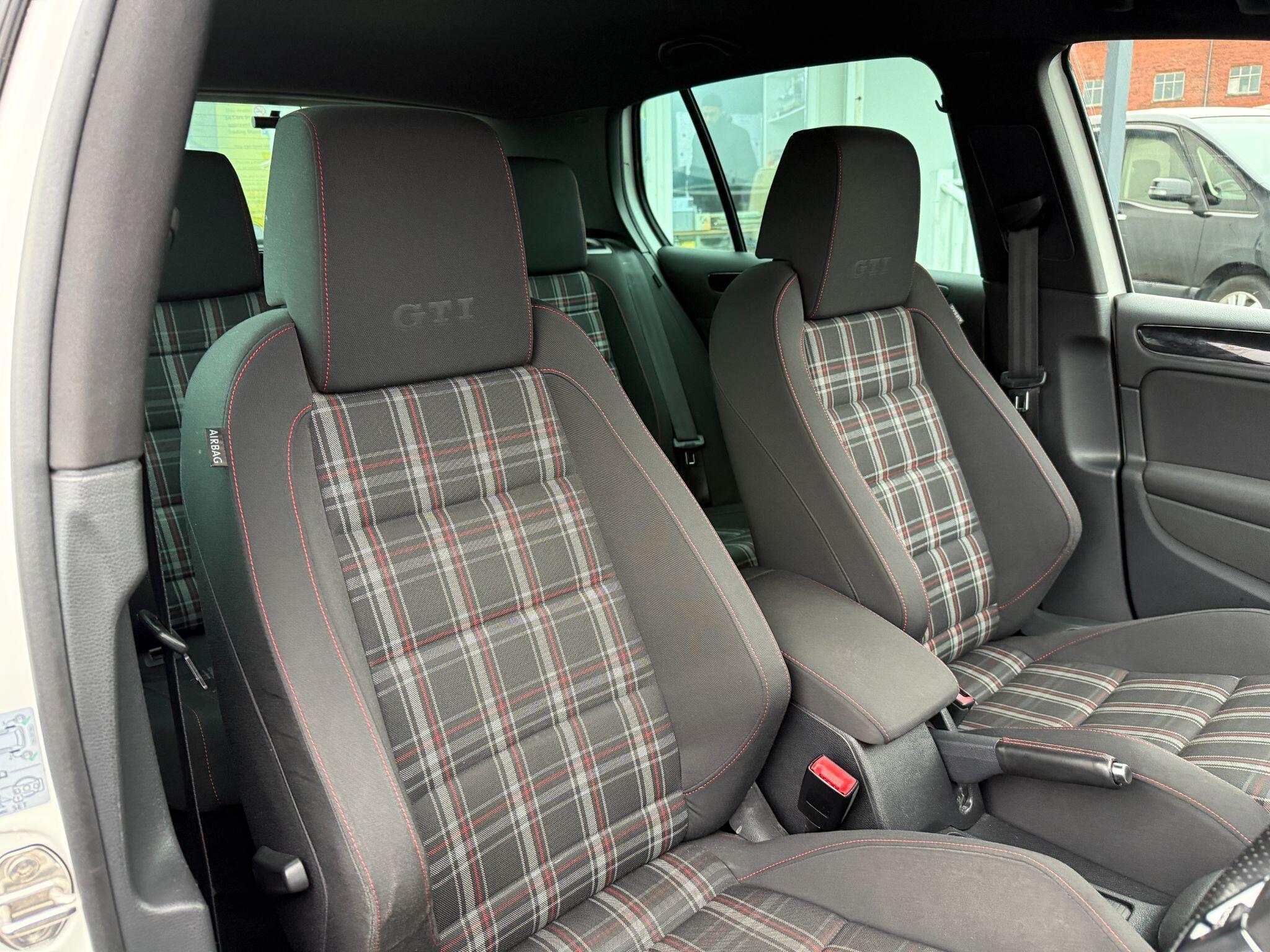 Volkswagen Golf - Image 33