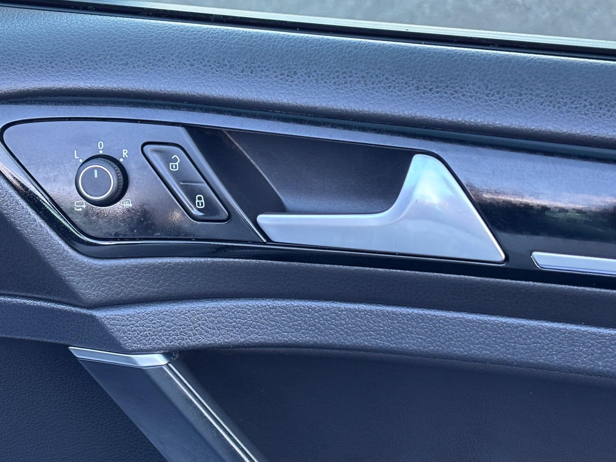 Volkswagen Golf - Image 30