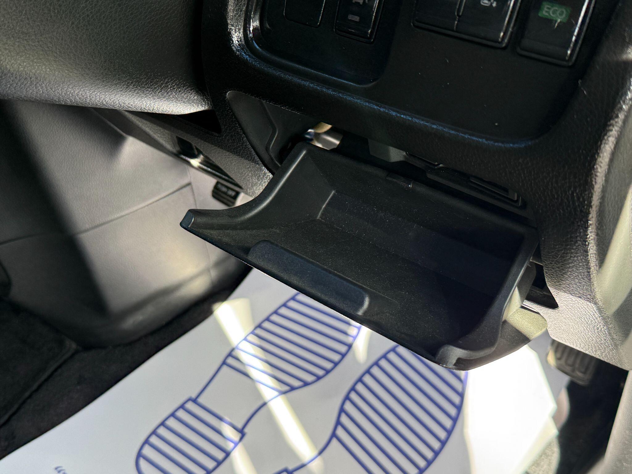 Nissan Serena - Image 63