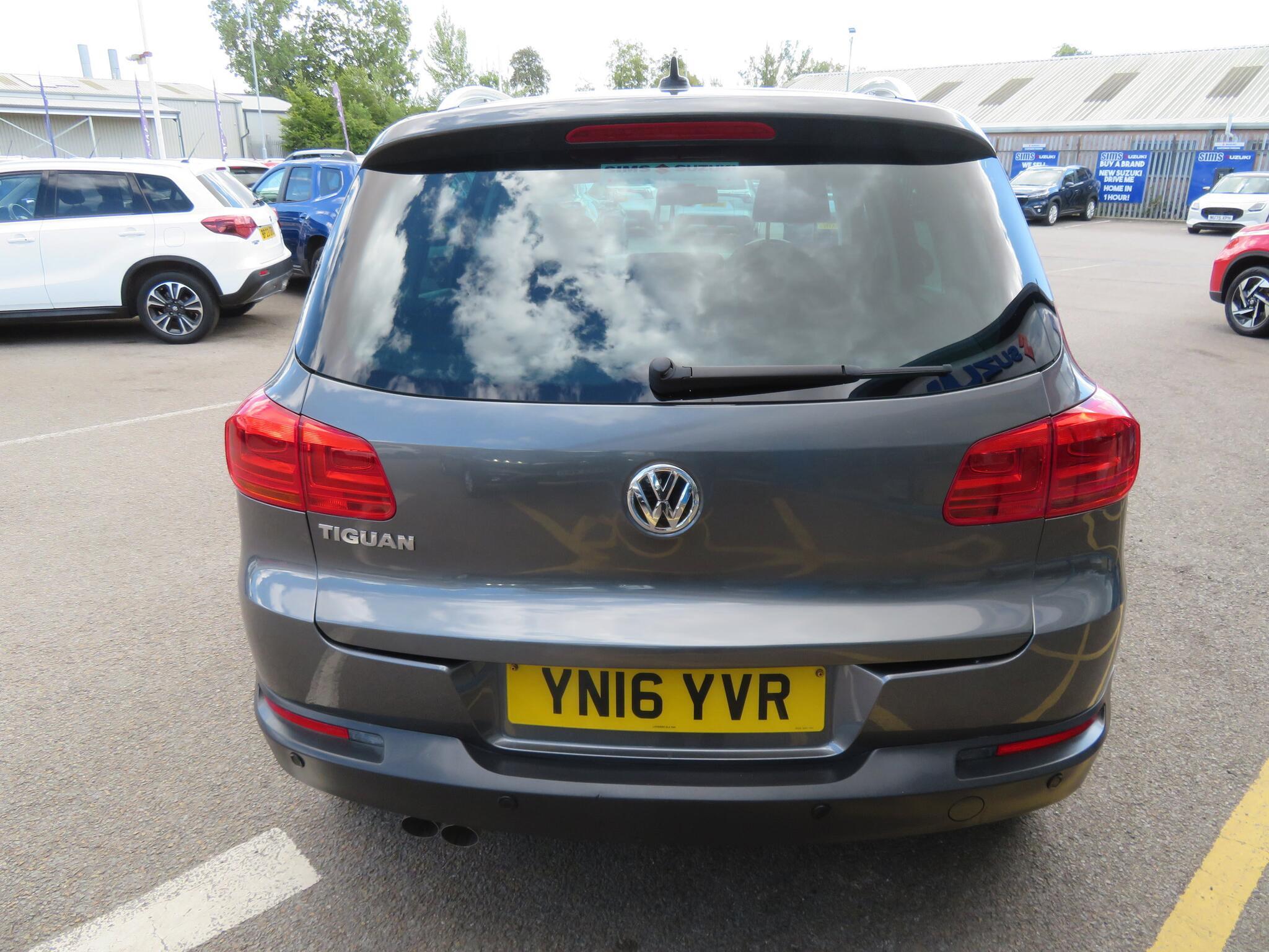 Volkswagen Tiguan - Image 8