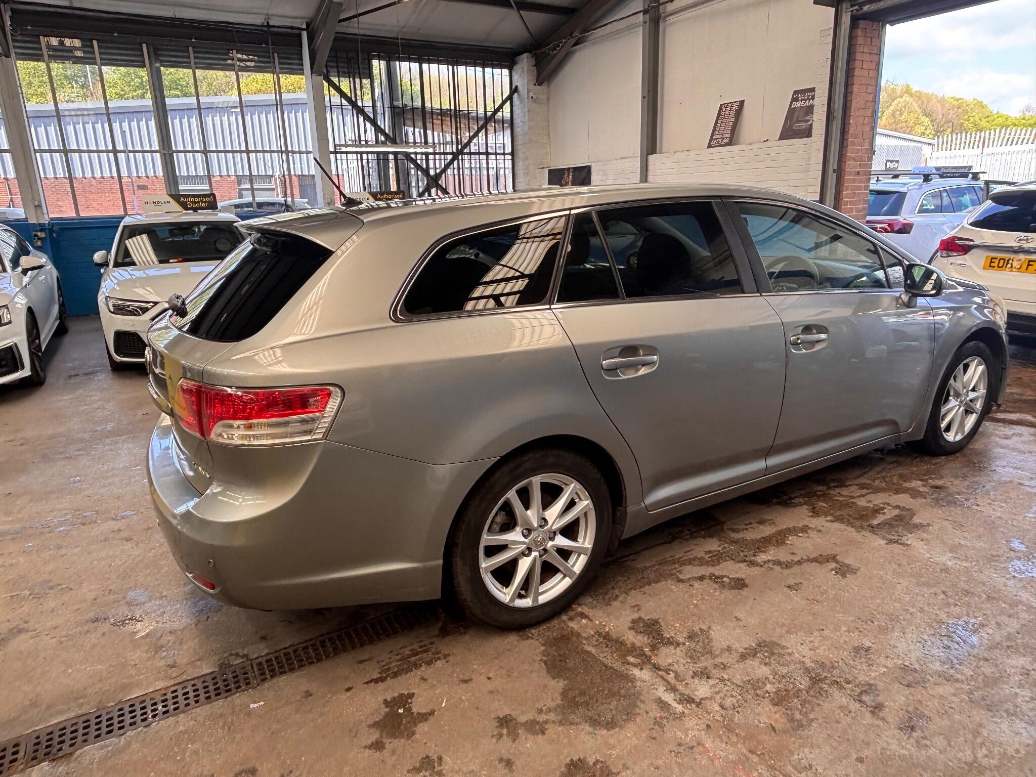 Toyota Avensis - Image 7