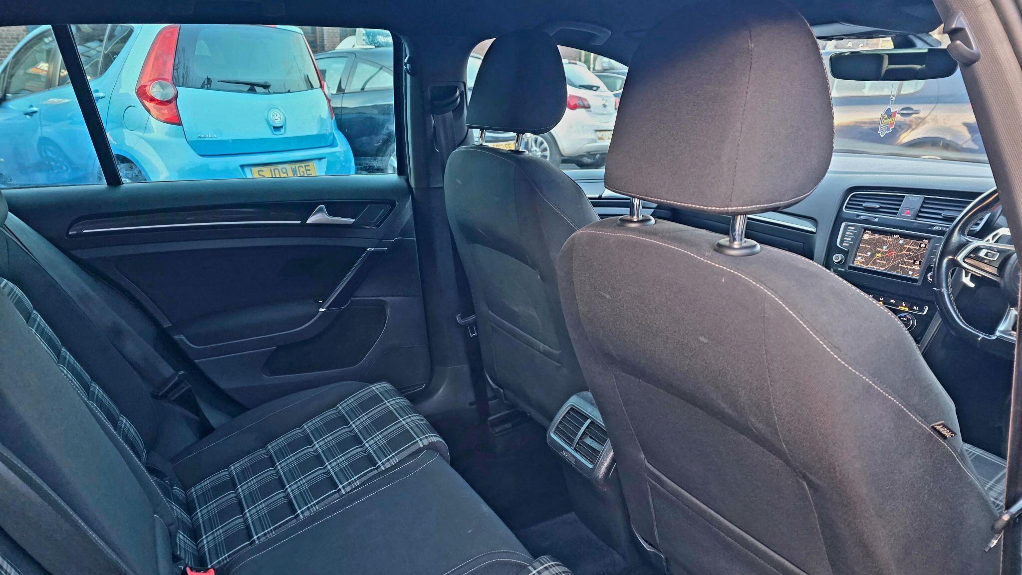 Volkswagen Golf - Image 20