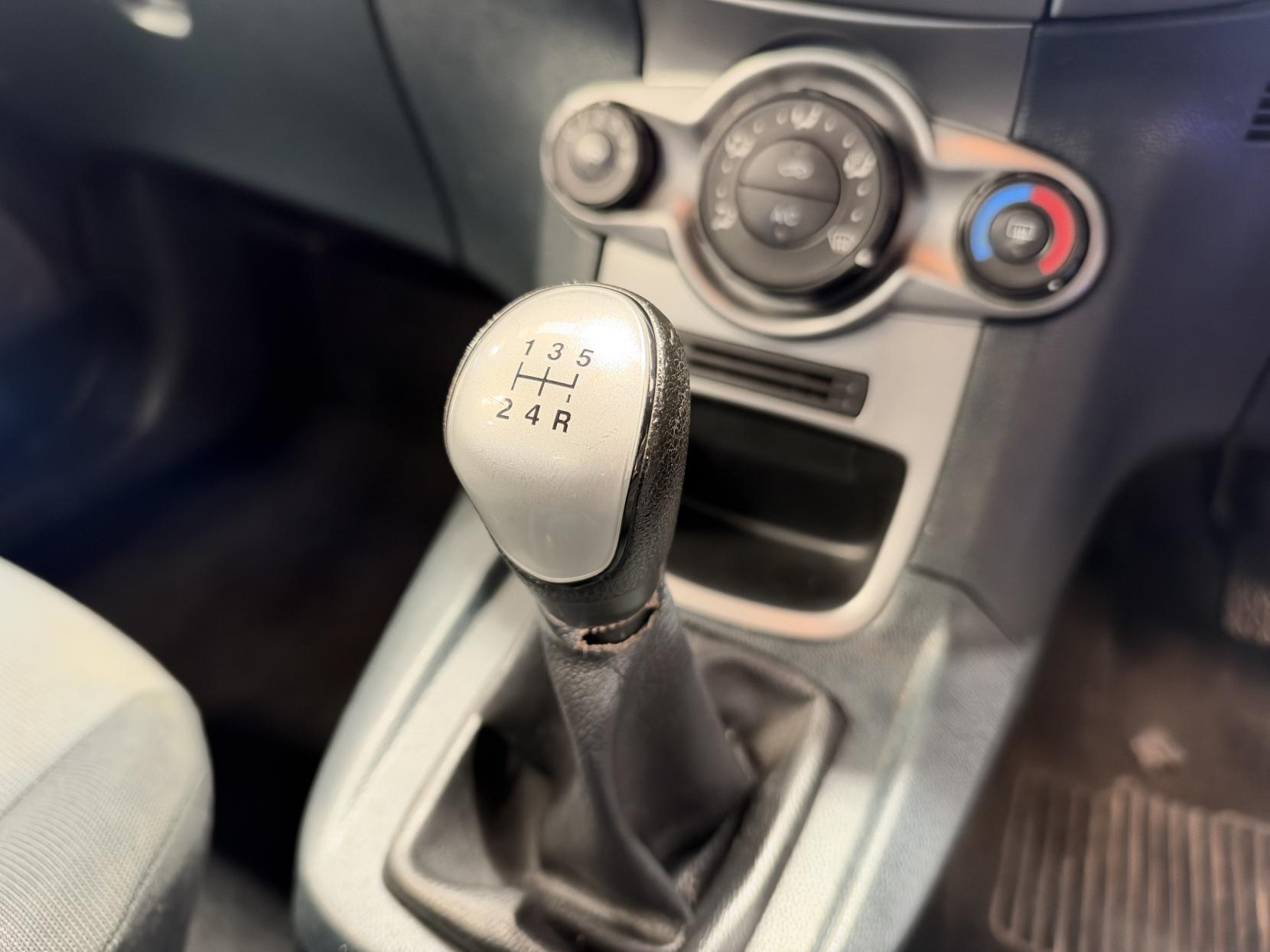Ford Fiesta - Image 13