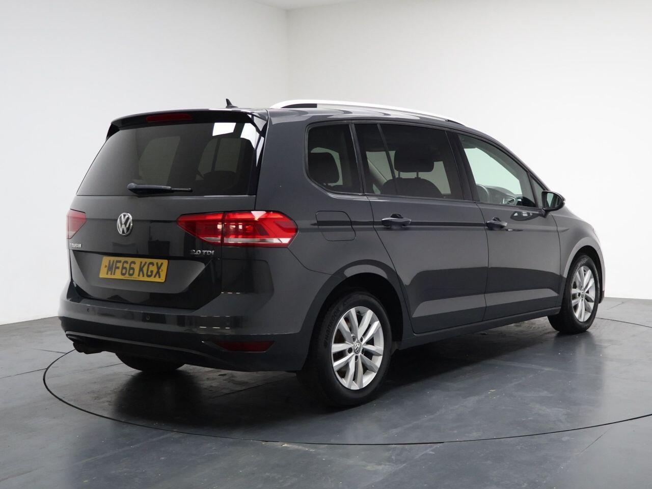 Volkswagen Touran - Image 12