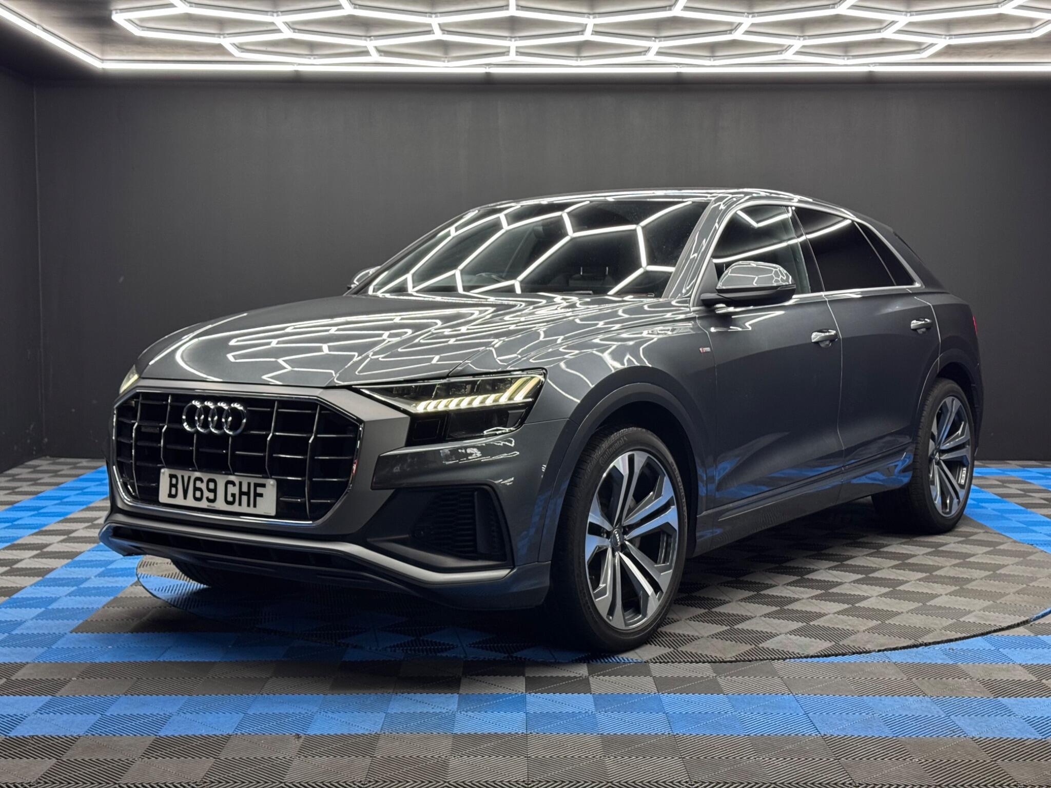 Audi Q8 - Image 3