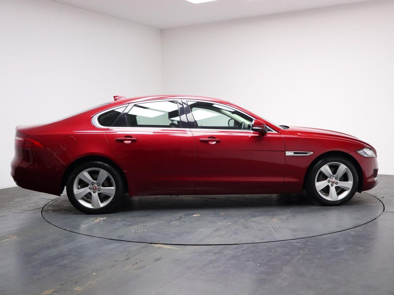 Jaguar XF - Image 14