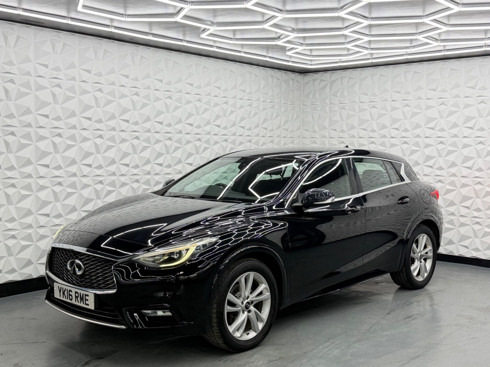 Infiniti Q30 - Image 5