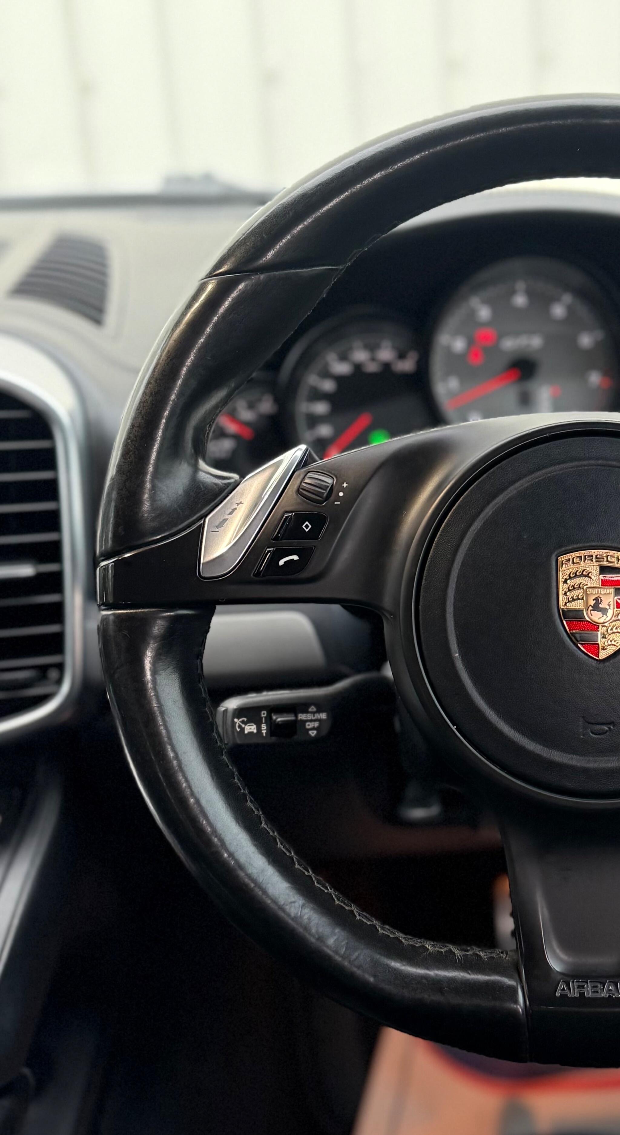 Porsche Cayenne - Image 36