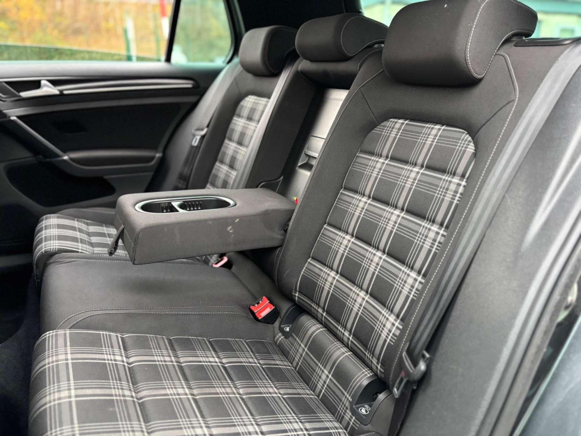 Volkswagen Golf - Image 31