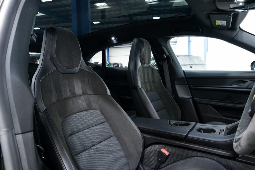 Porsche Taycan - Image 19