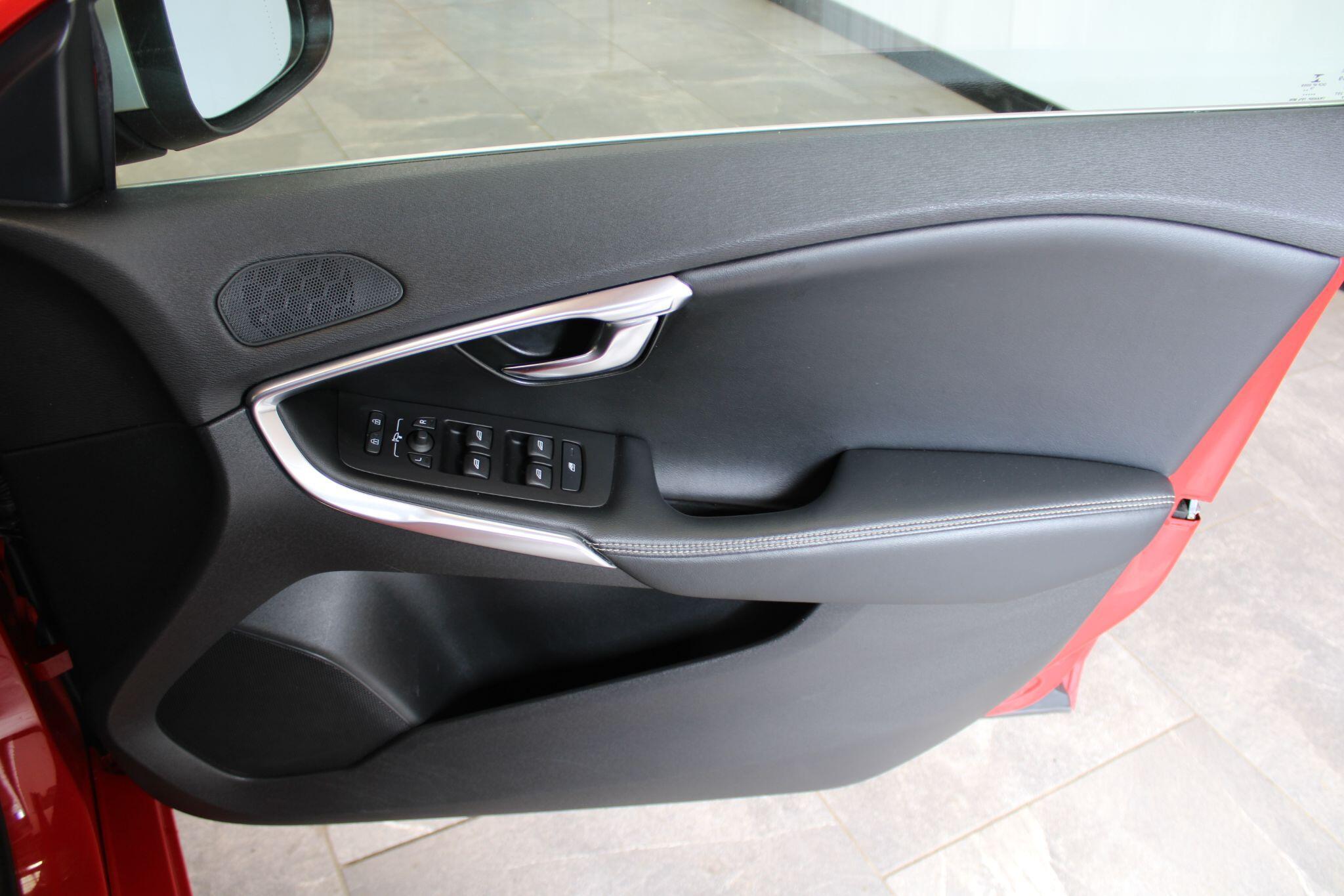 Volvo V40 - Image 44