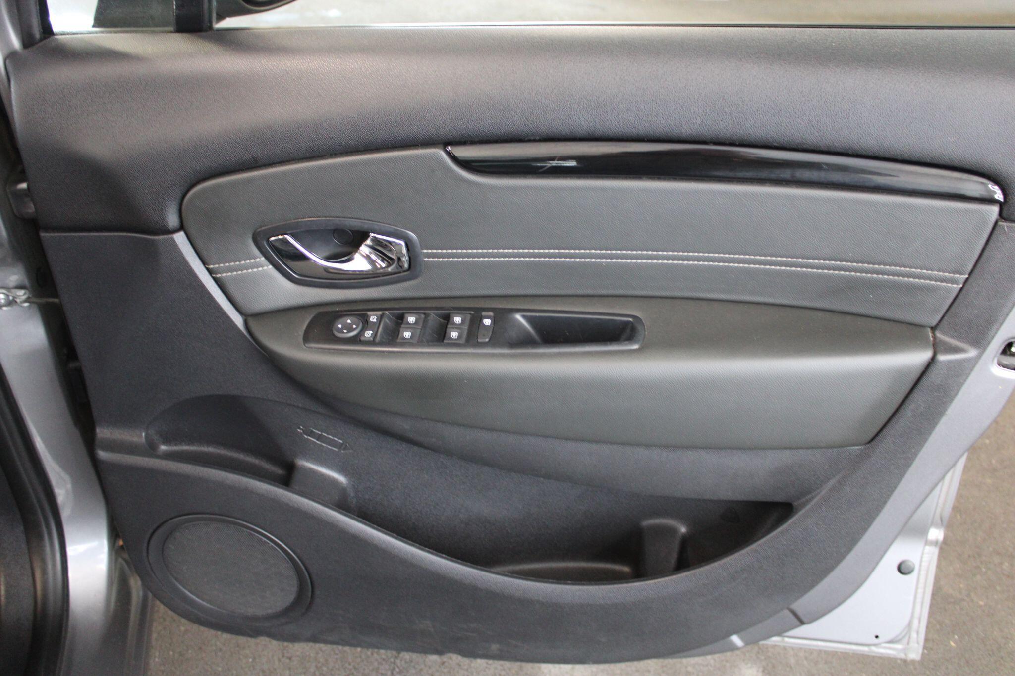Renault Scenic - Image 19