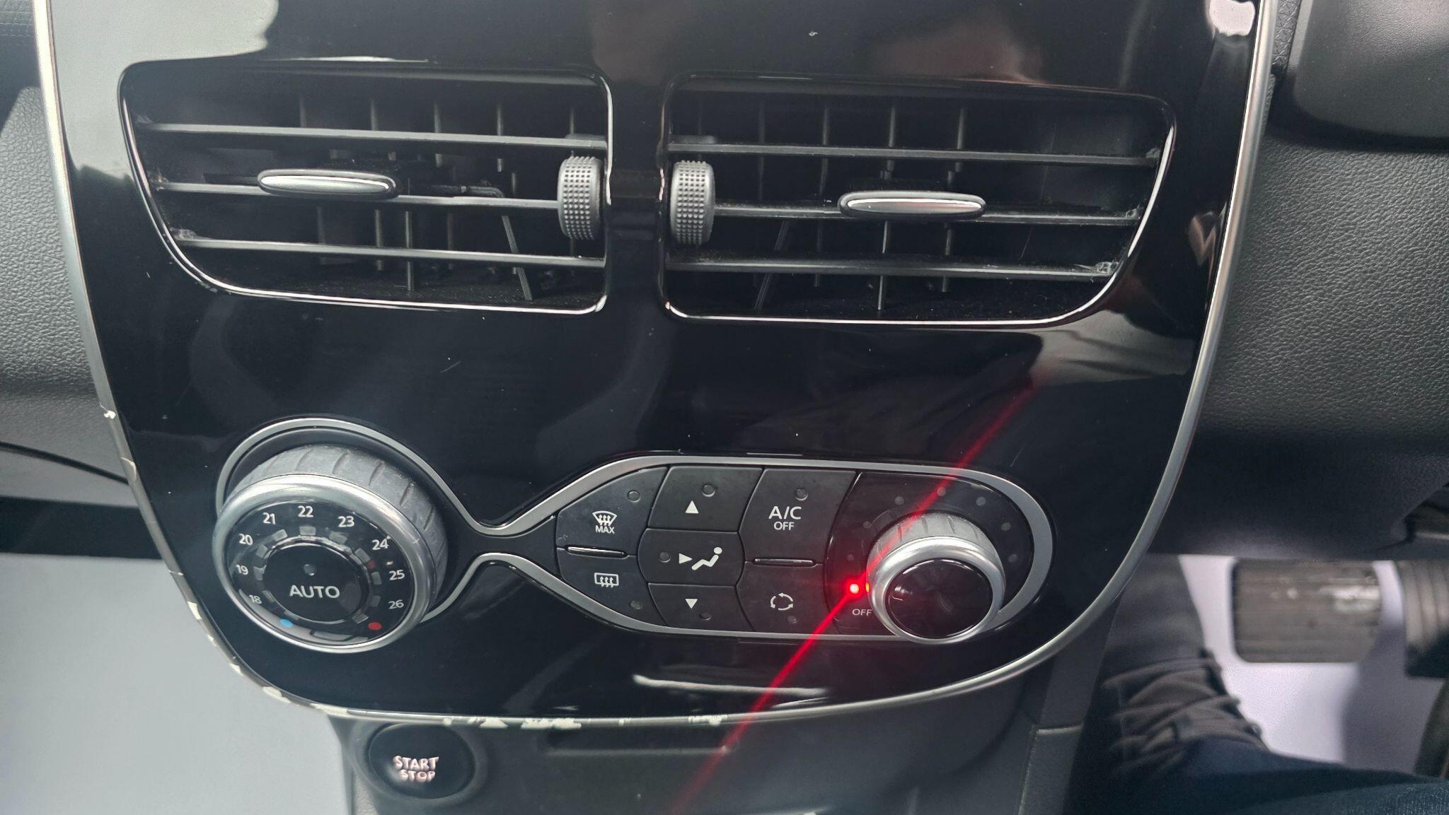 Renault Clio - Image 31