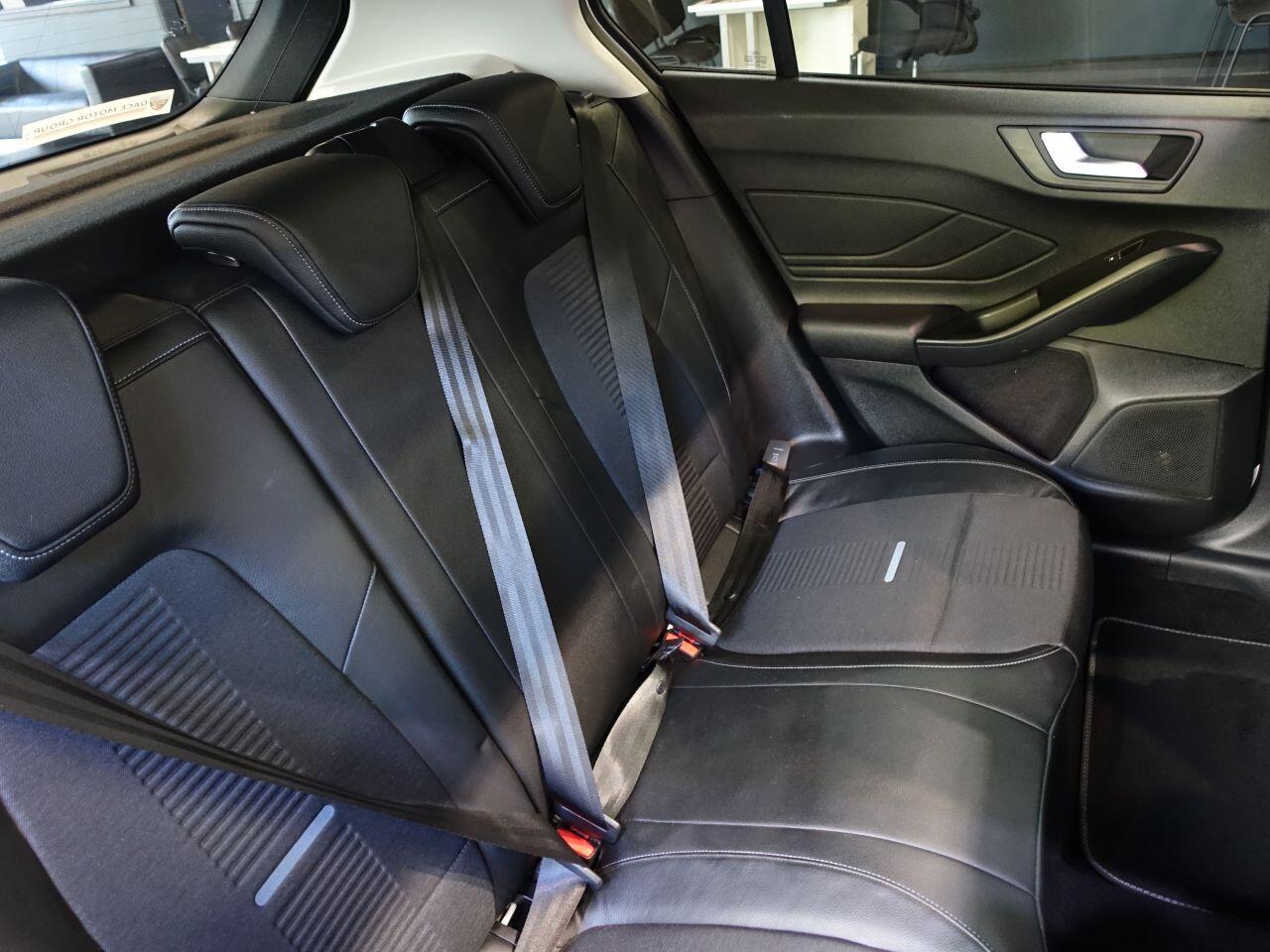 Ford Focus - Image 16