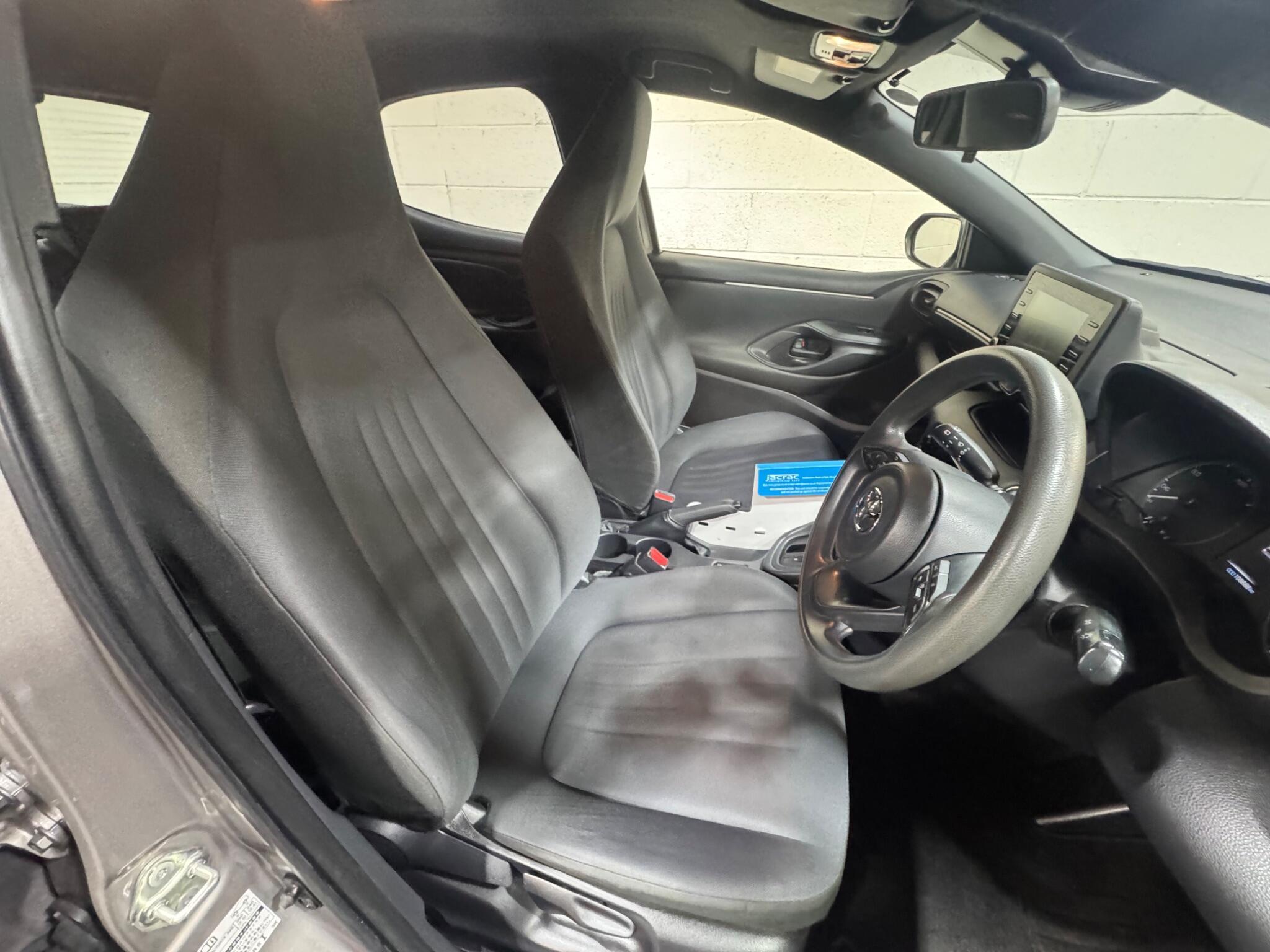 Toyota Yaris - Image 7