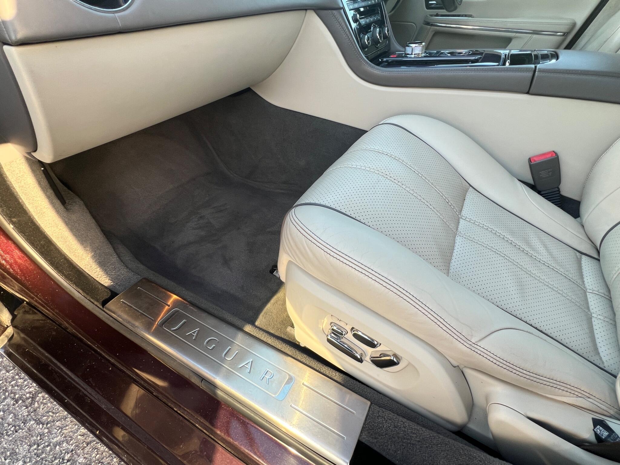 Jaguar XJ - Image 18
