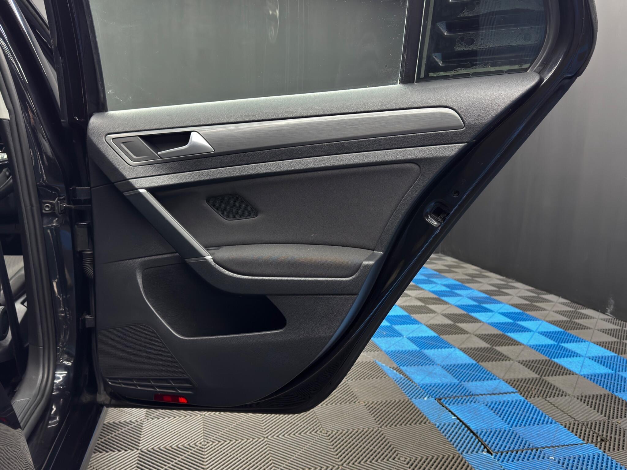 Volkswagen Golf - Image 39