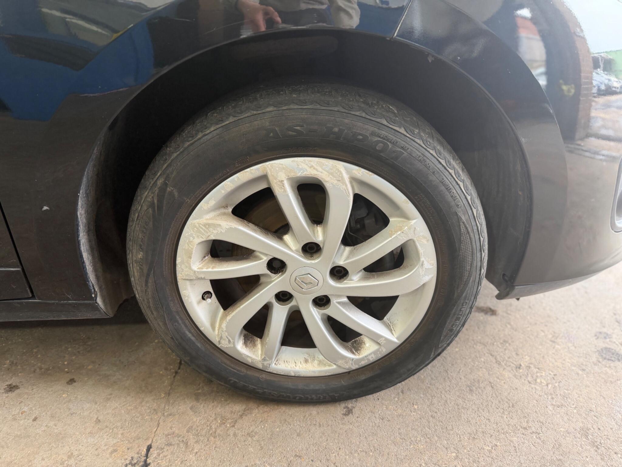Renault Megane - Image 11