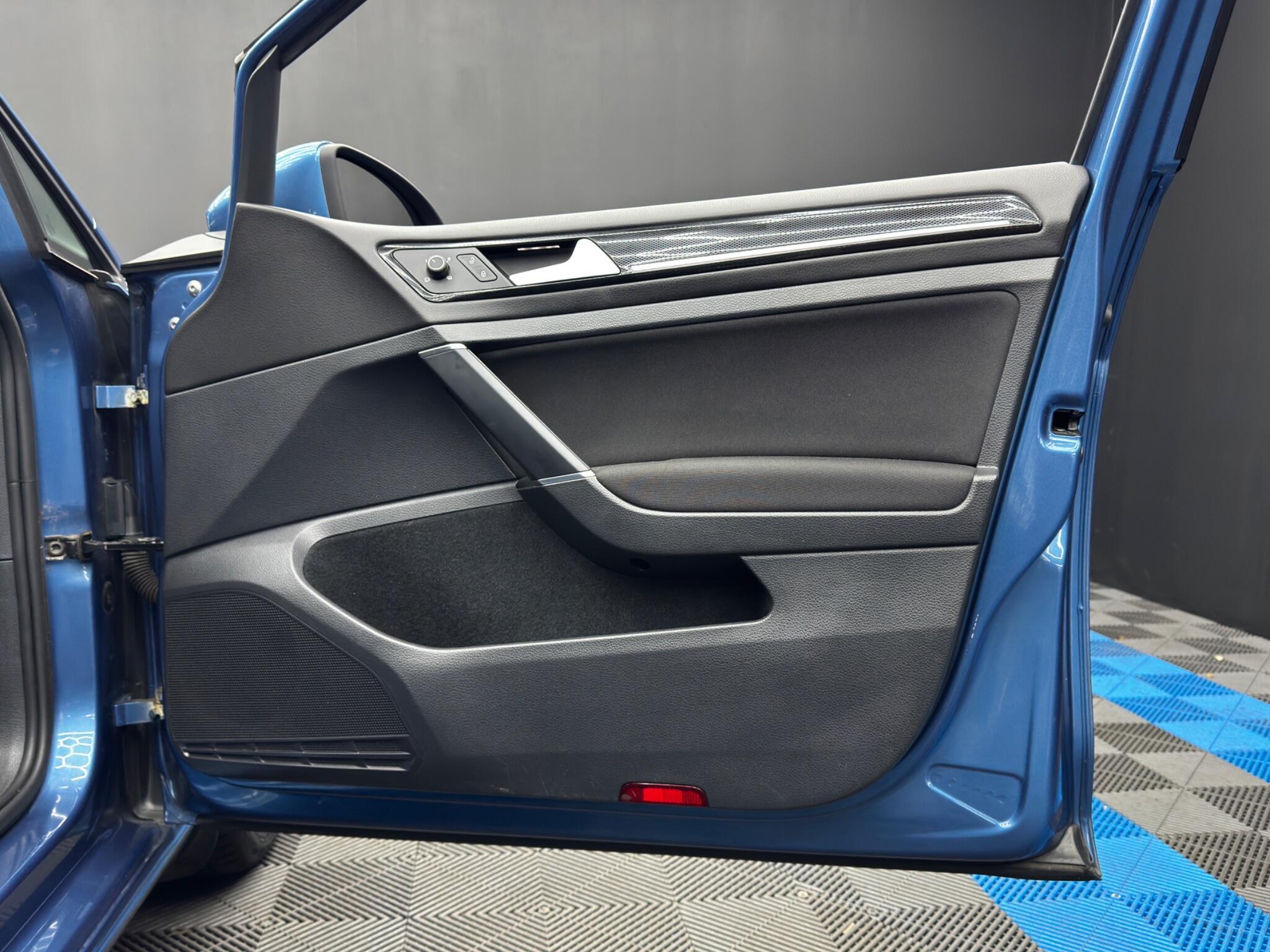 Volkswagen Golf - Image 39