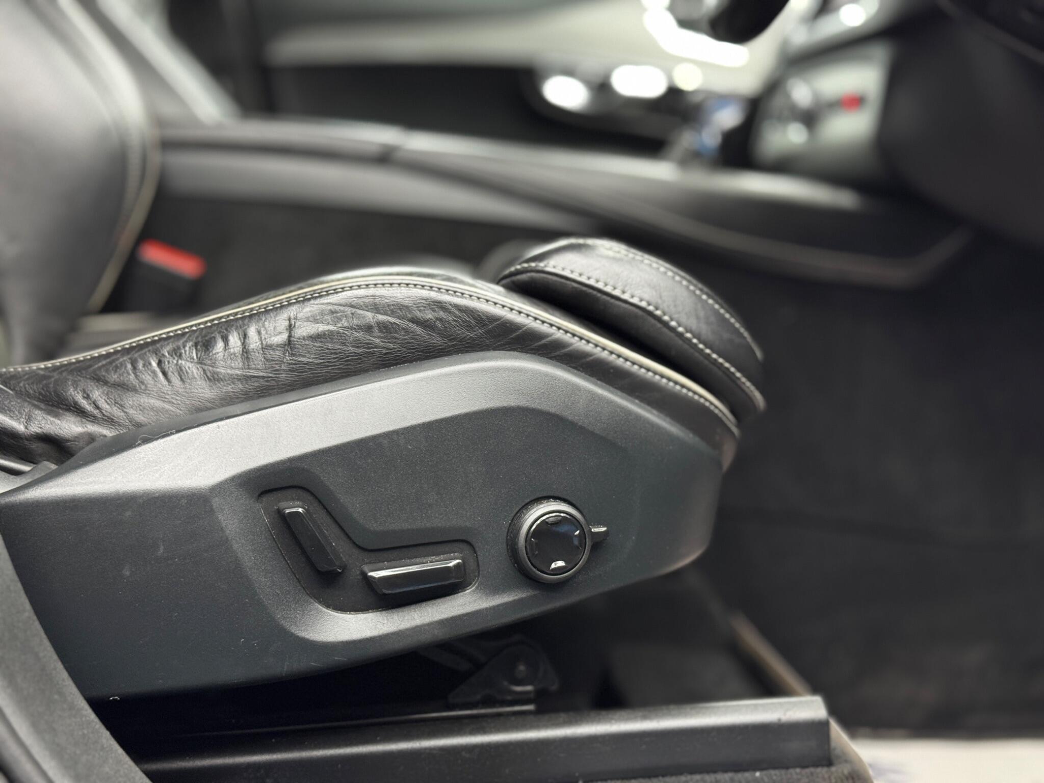 Volvo XC90 - Image 42