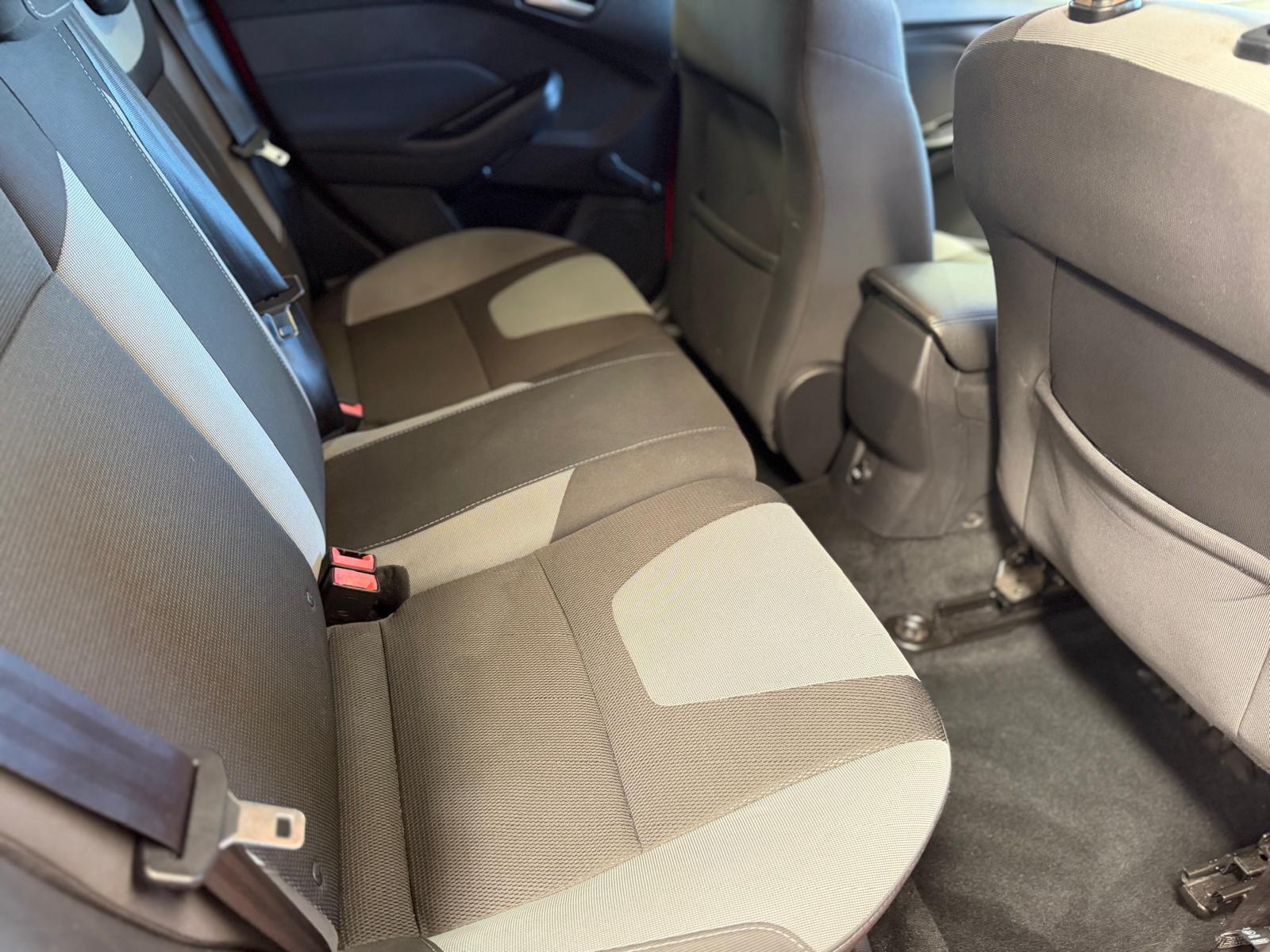 Ford Focus - Image 22