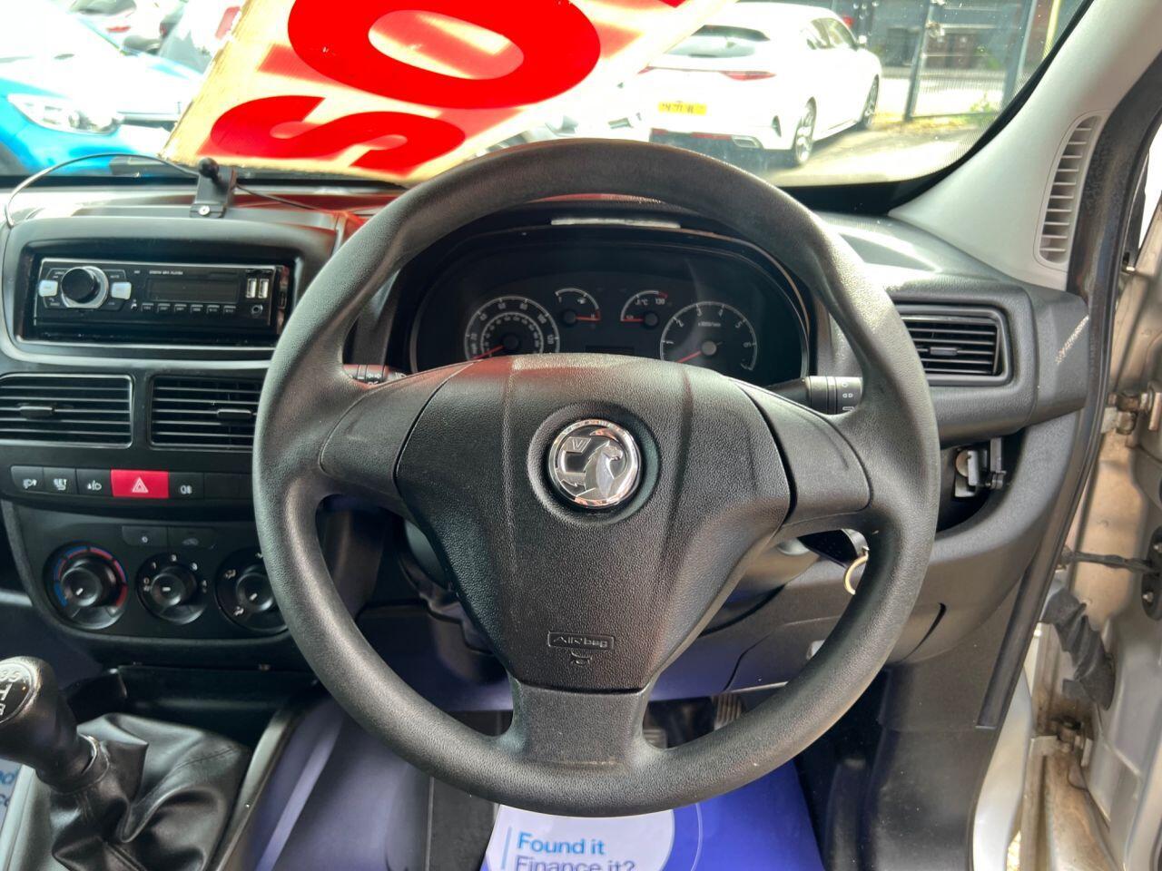 Vauxhall Combo - Image 17