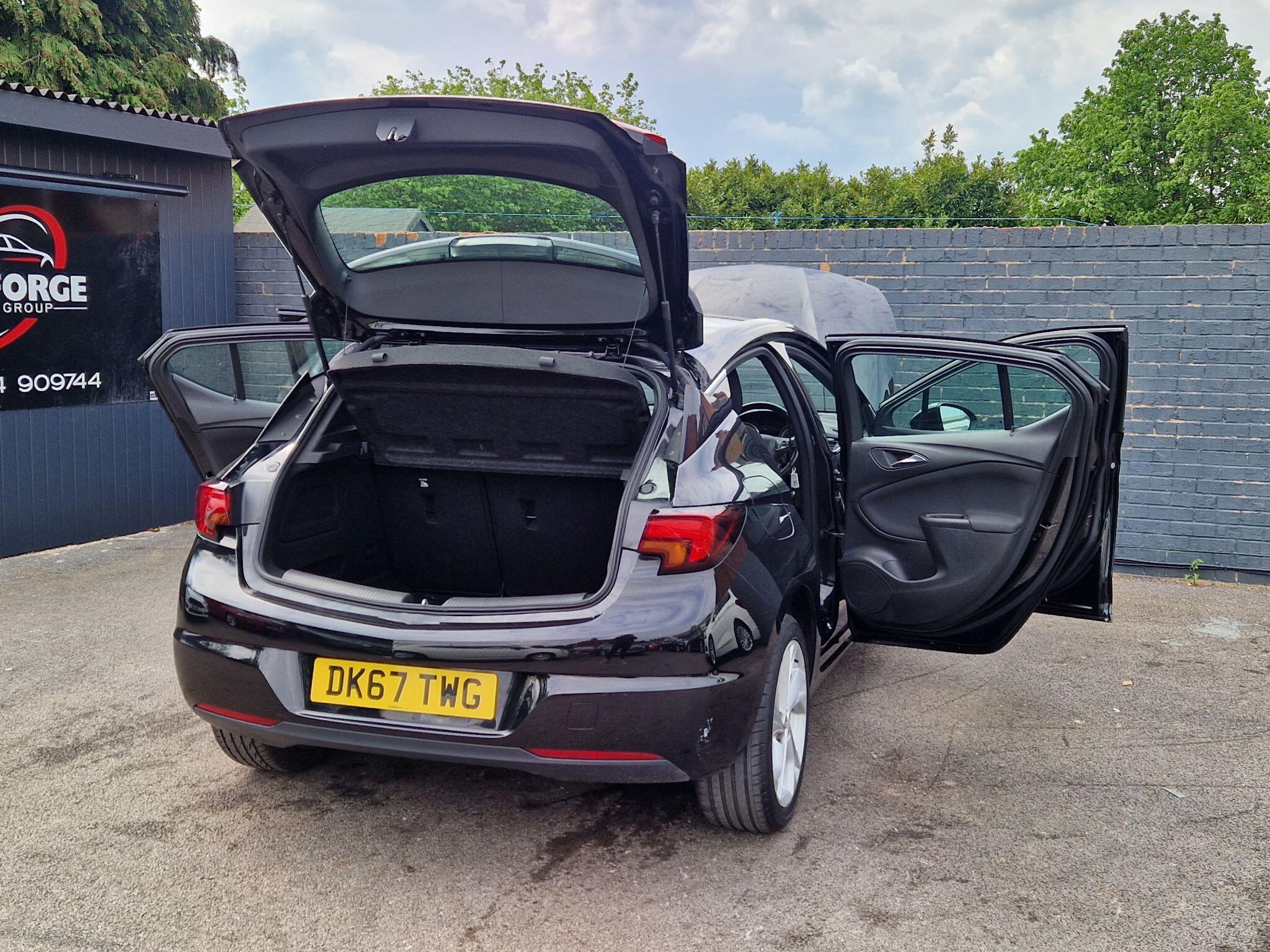 Vauxhall Astra - Image 21