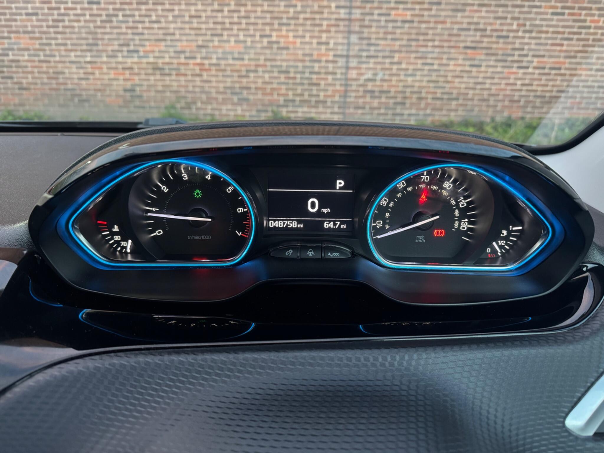 Peugeot 2008 - Image 10