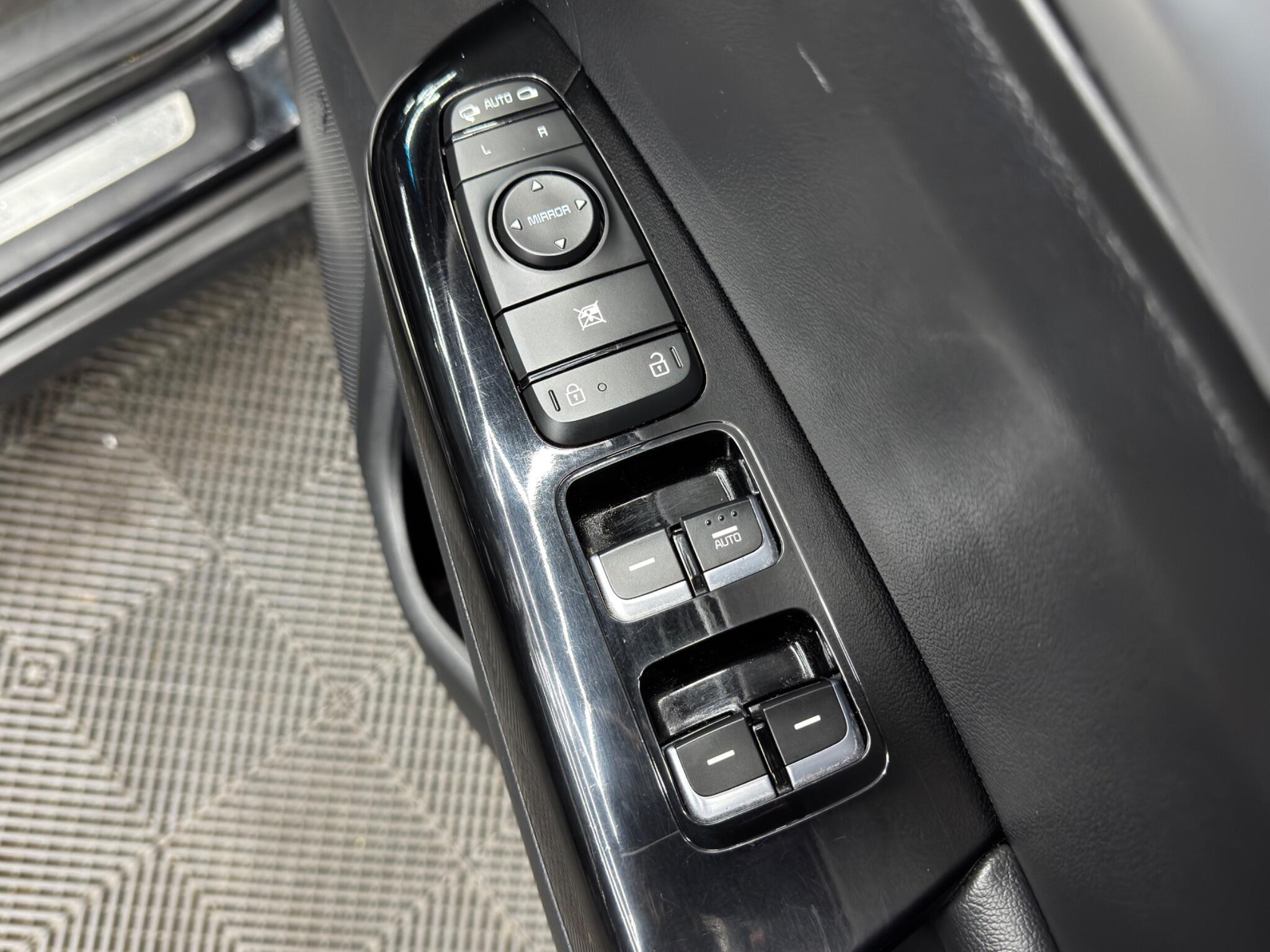 Kia Sportage - Image 40