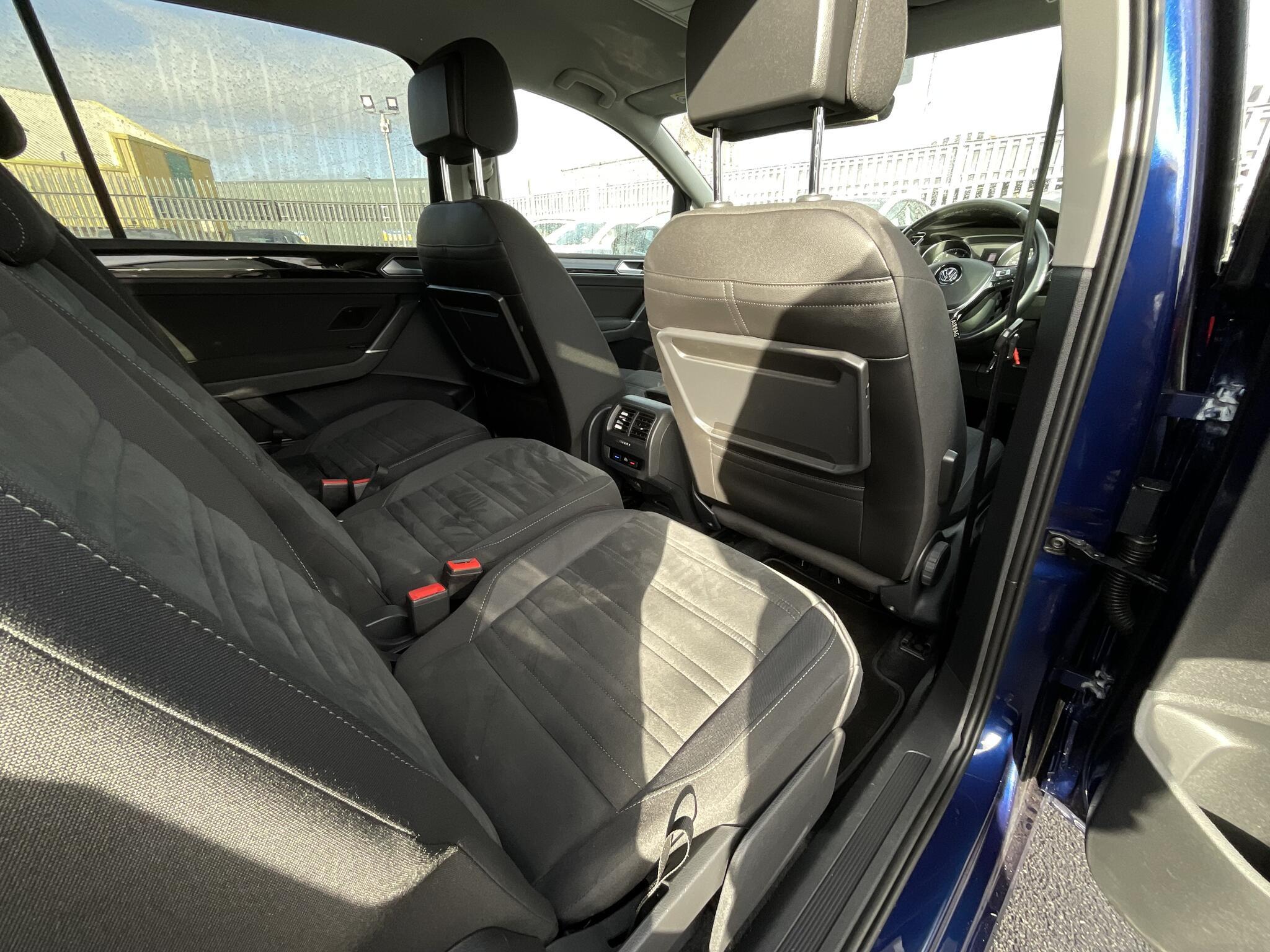 Volkswagen Touran - Image 10