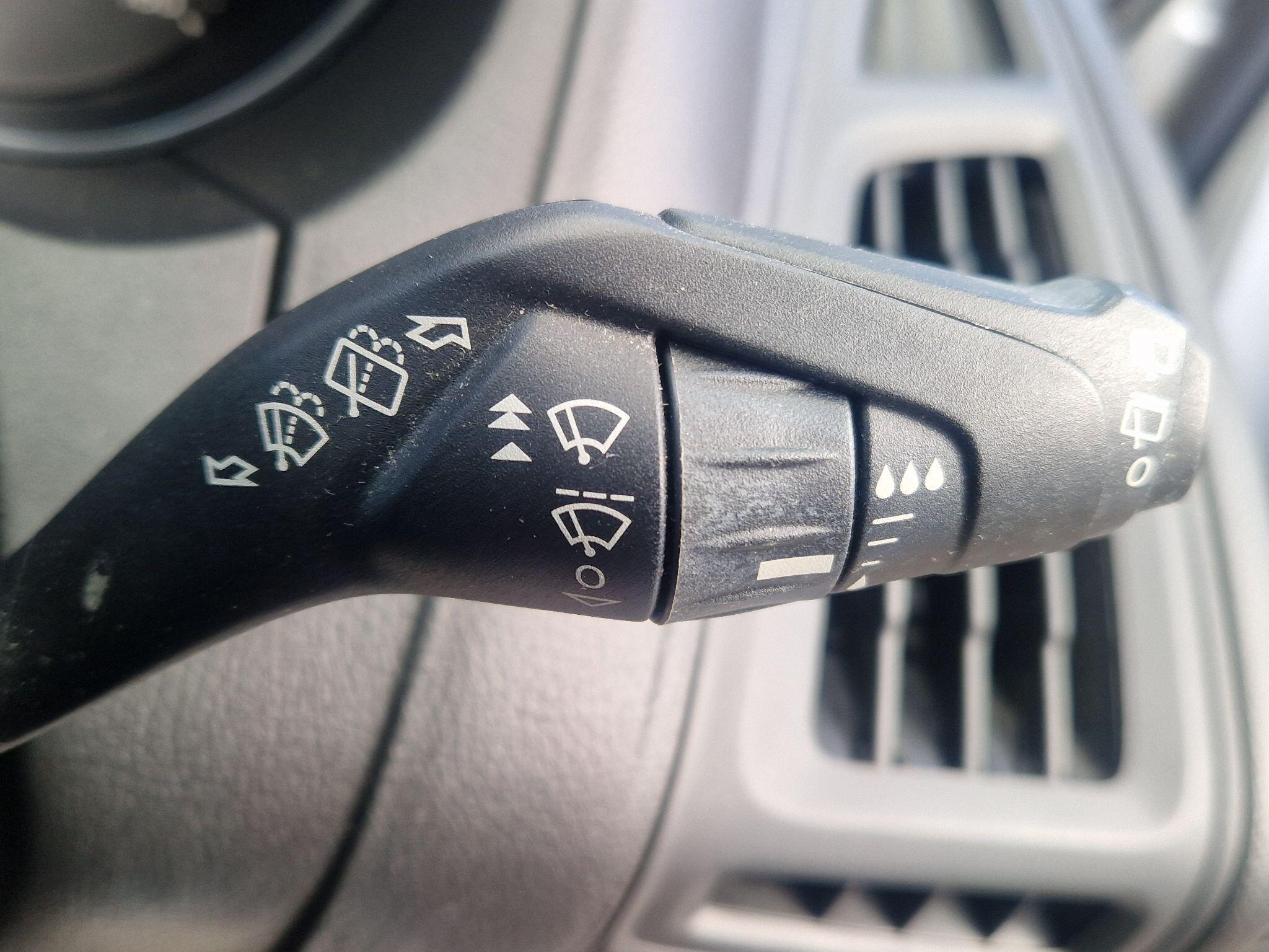 Ford Focus - Image 40