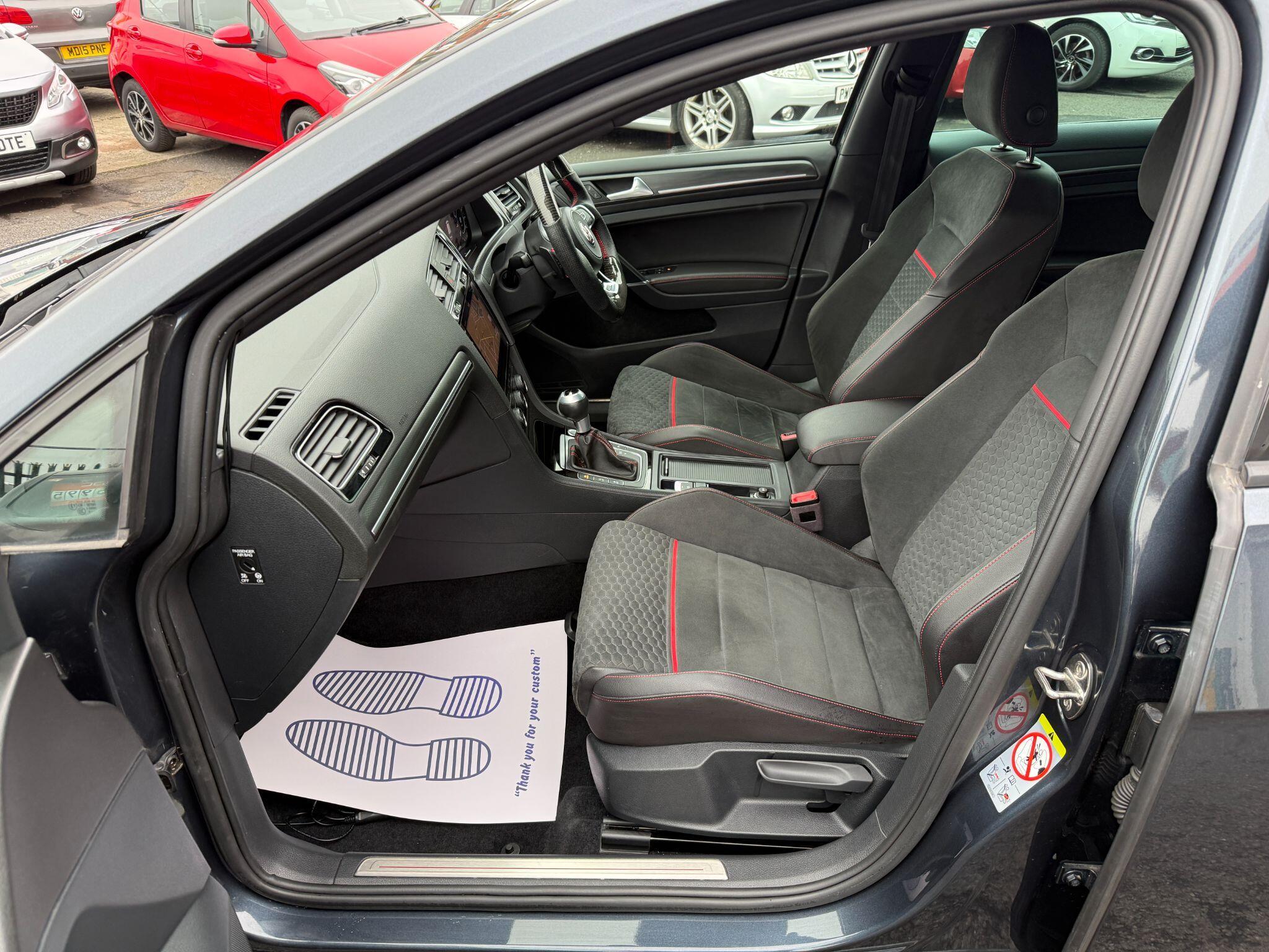 Volkswagen Golf - Image 31