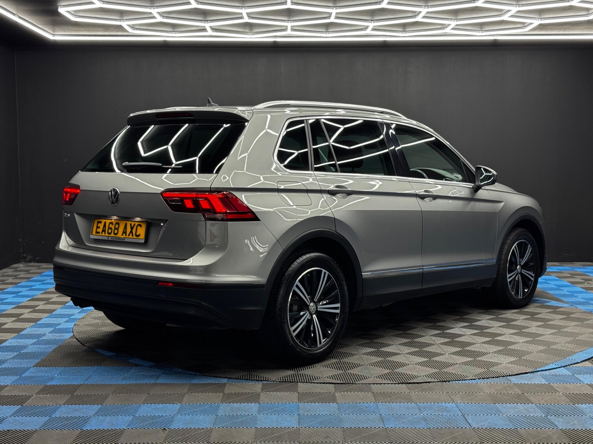 Volkswagen Tiguan - Image 5