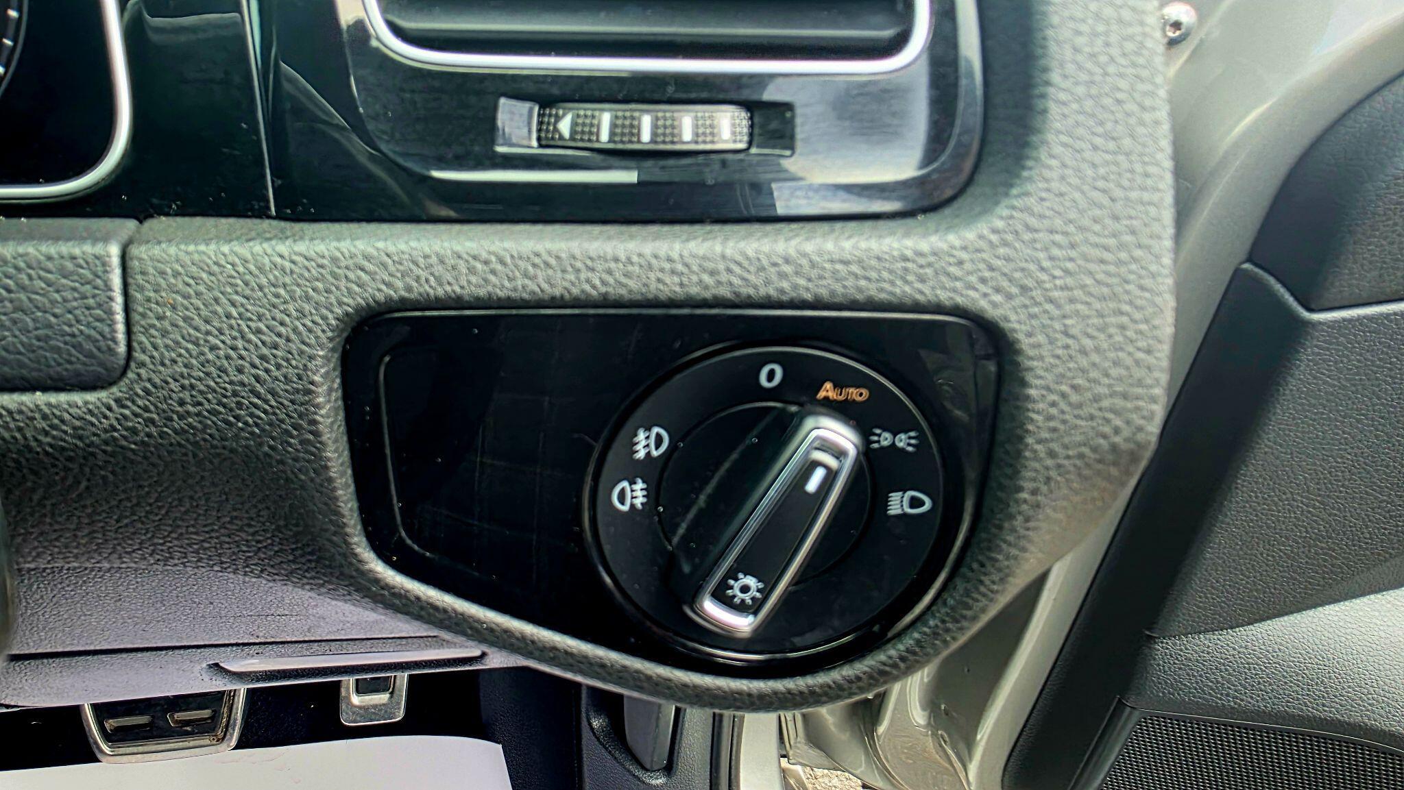 Volkswagen Golf - Image 23